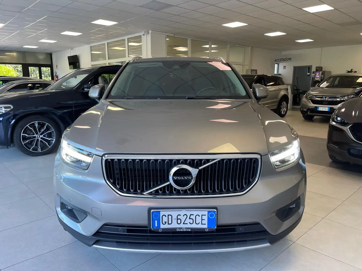 Volvo XC40 2.0 d3 Momentum geartronic  N1 *CAMERA-CAR PLAY* Beige - 2