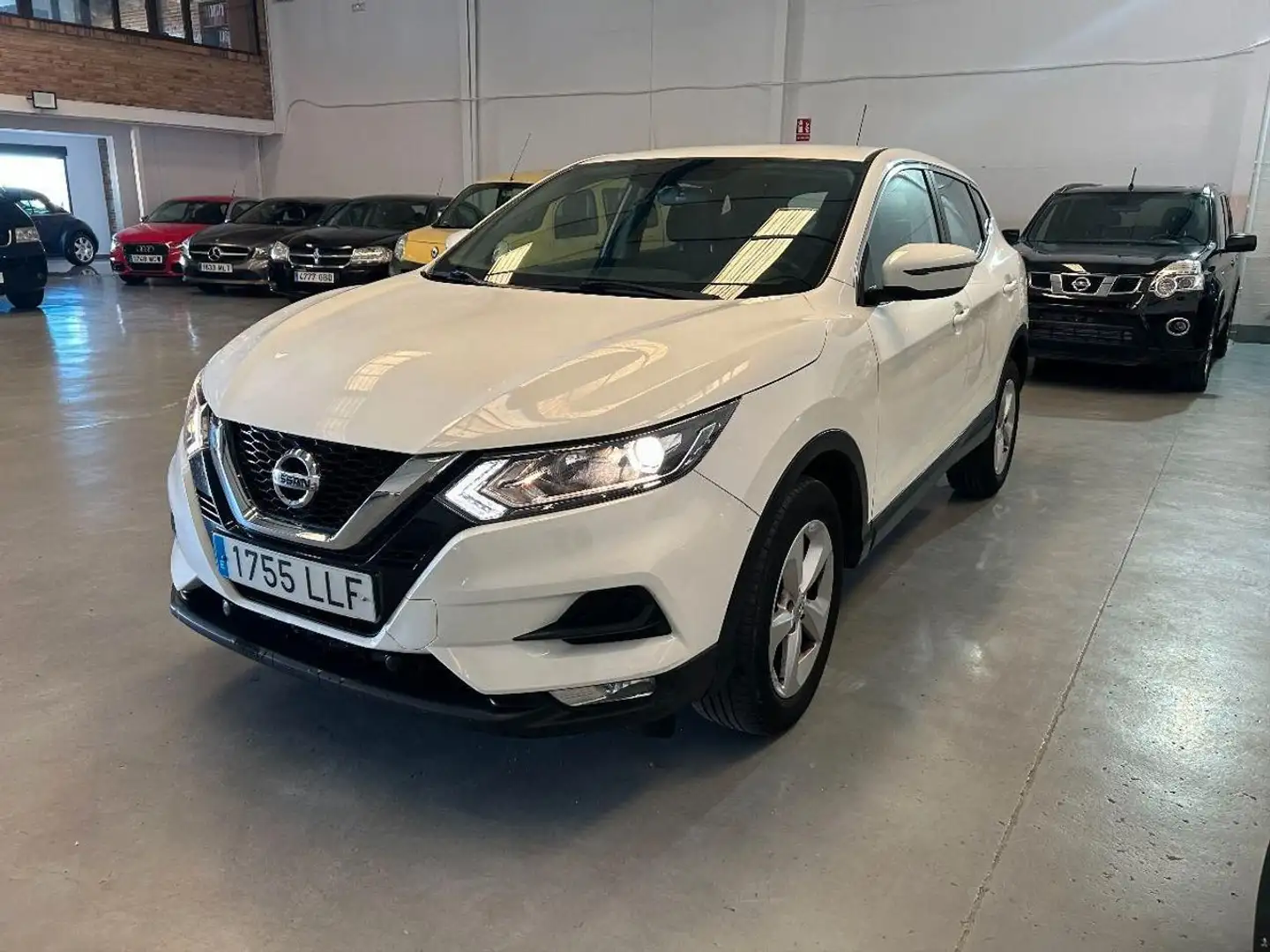 Nissan Qashqai dCi 85 kW 115 CV E6D DCT ACENTA Blanco - 2
