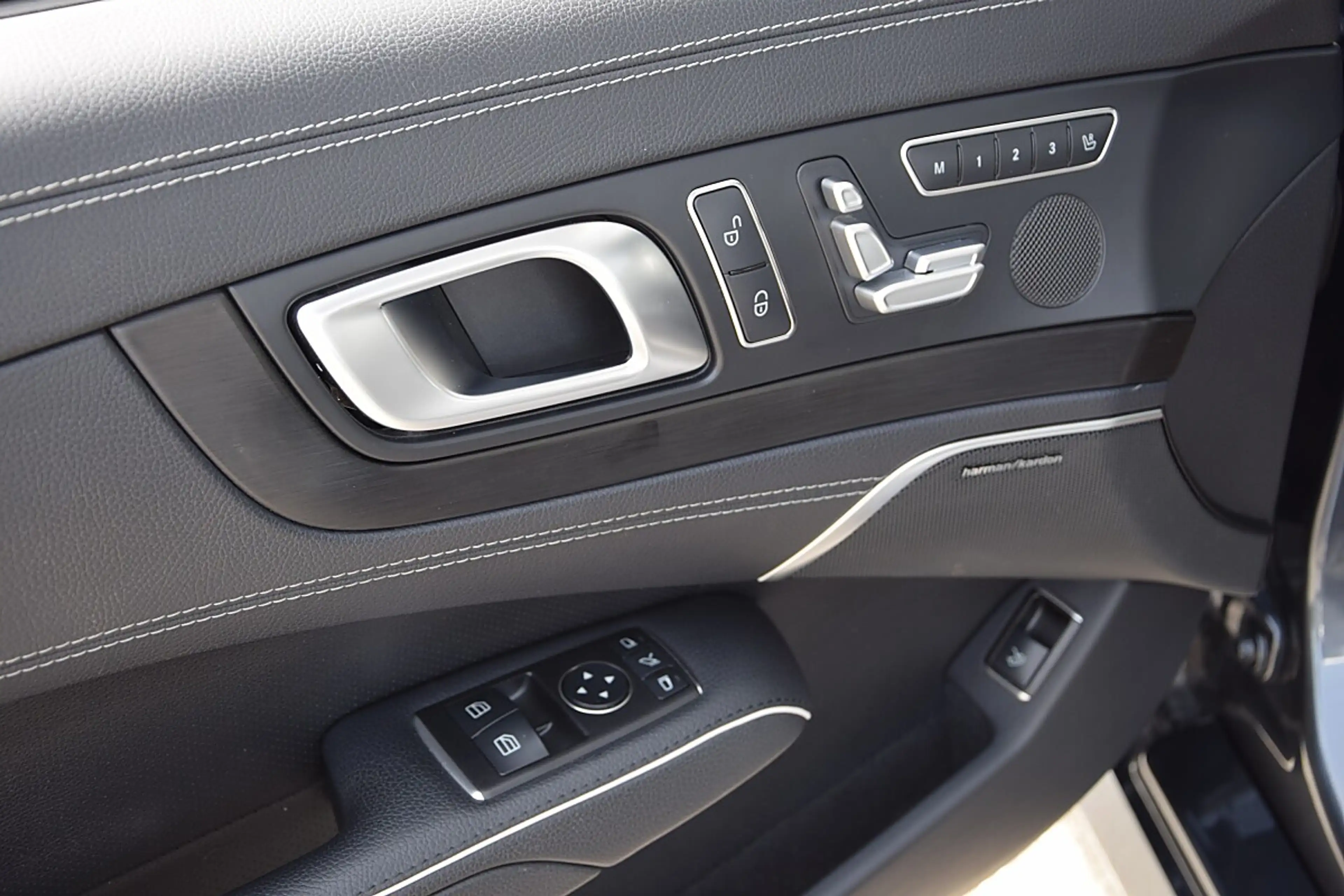 Mercedes-Benz SL 350 *AMG Sportpaket*Panorama*59tkm* — photo 9