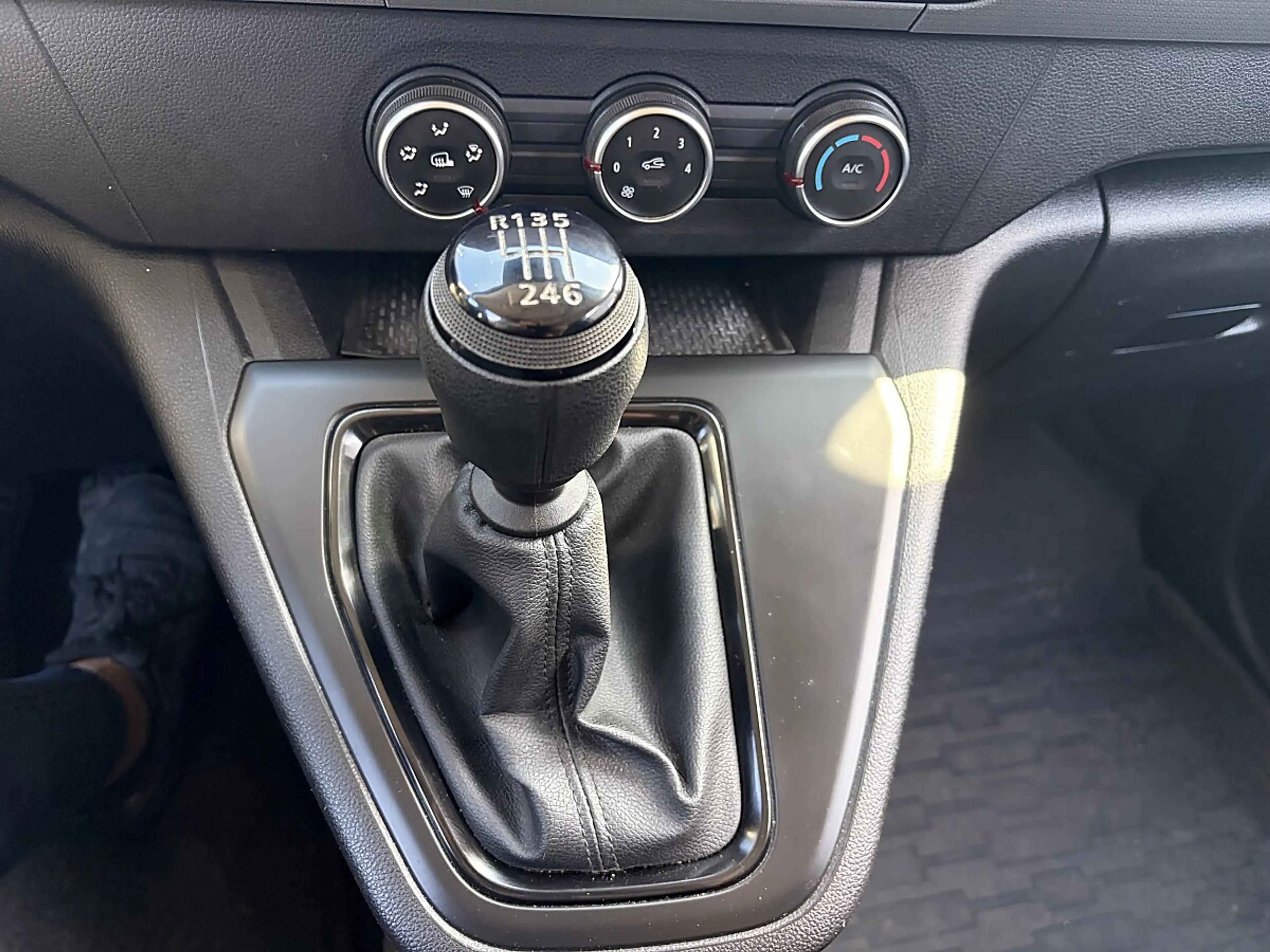 Renault Kangoo Van Edition One TCe 130 L1 mittel — photo 12