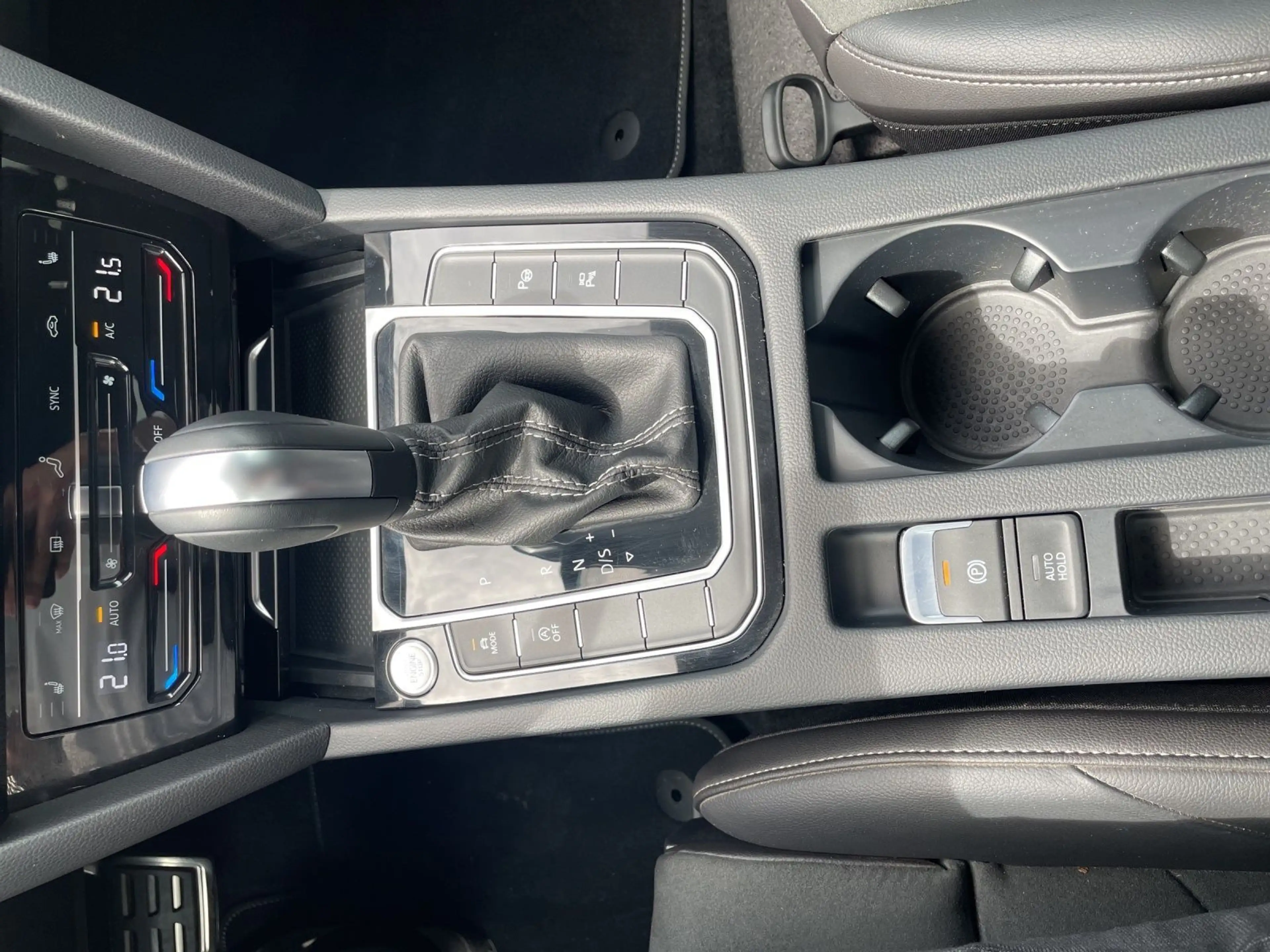 Volkswagen Arteon 2.0 TDI DSG R-LINE AHK 360 — photo 11