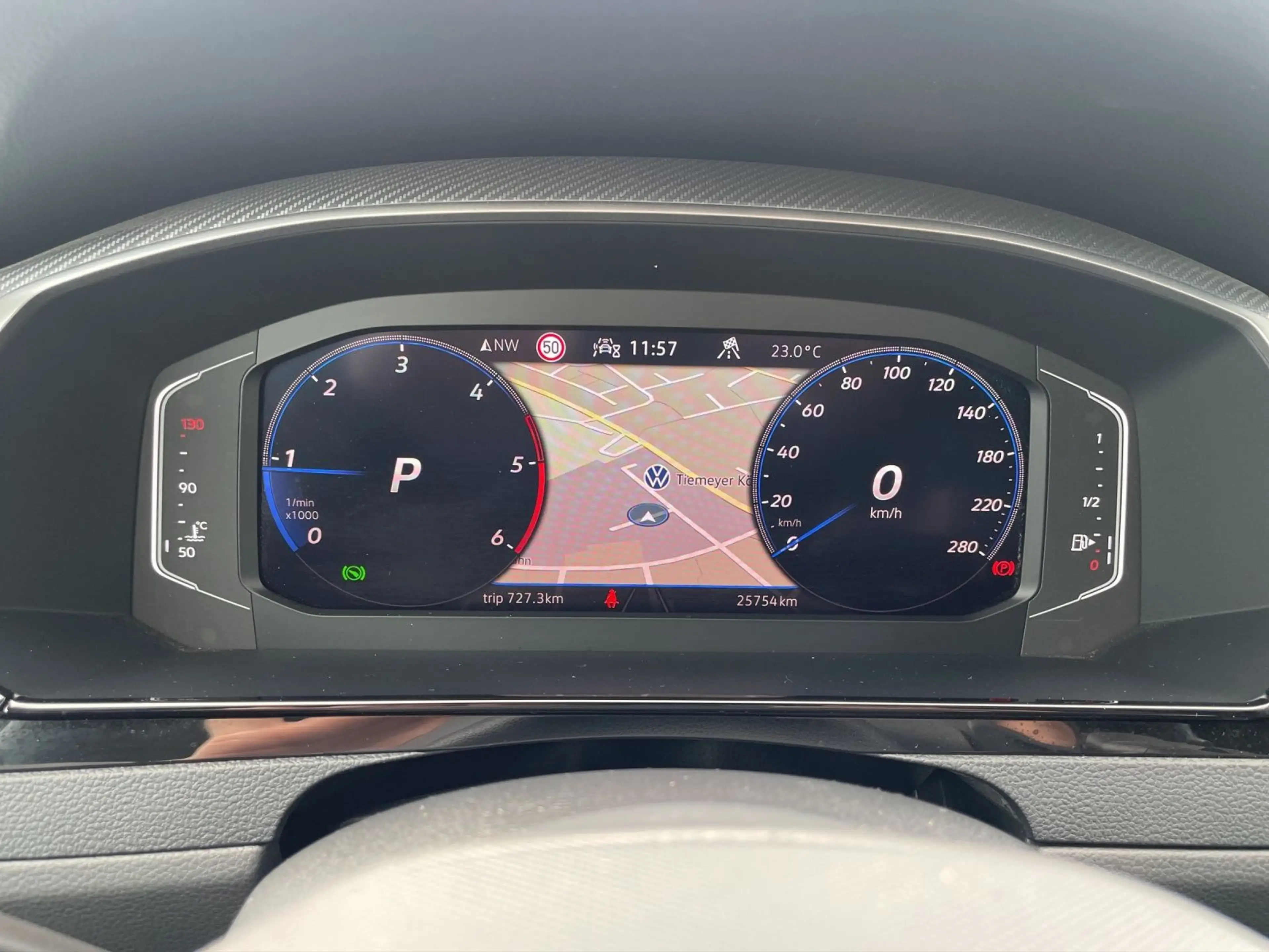 Volkswagen Arteon 2.0 TDI DSG R-LINE AHK 360 — photo 10