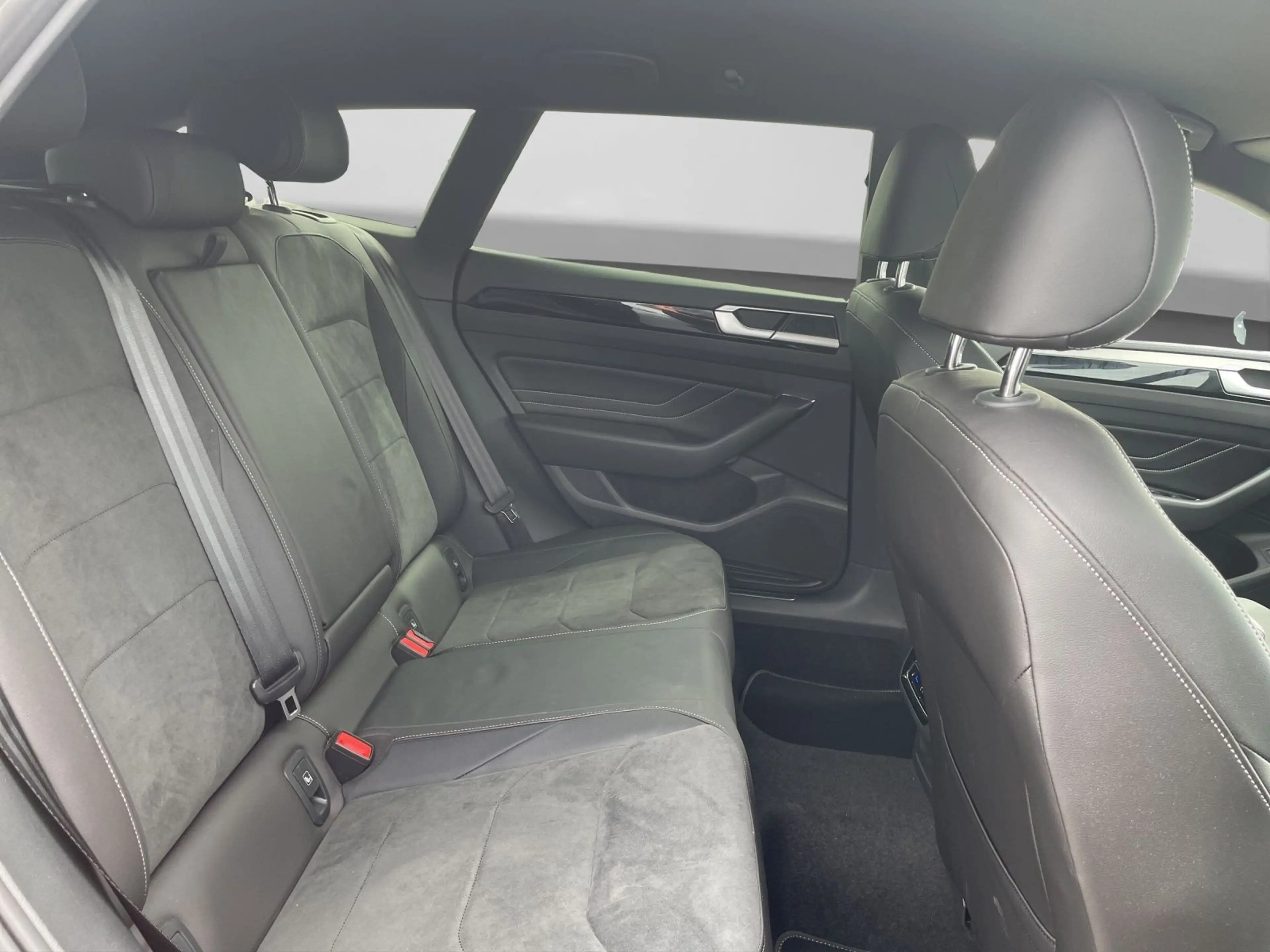 Volkswagen Arteon 2.0 TDI DSG R-LINE AHK 360 — photo 6
