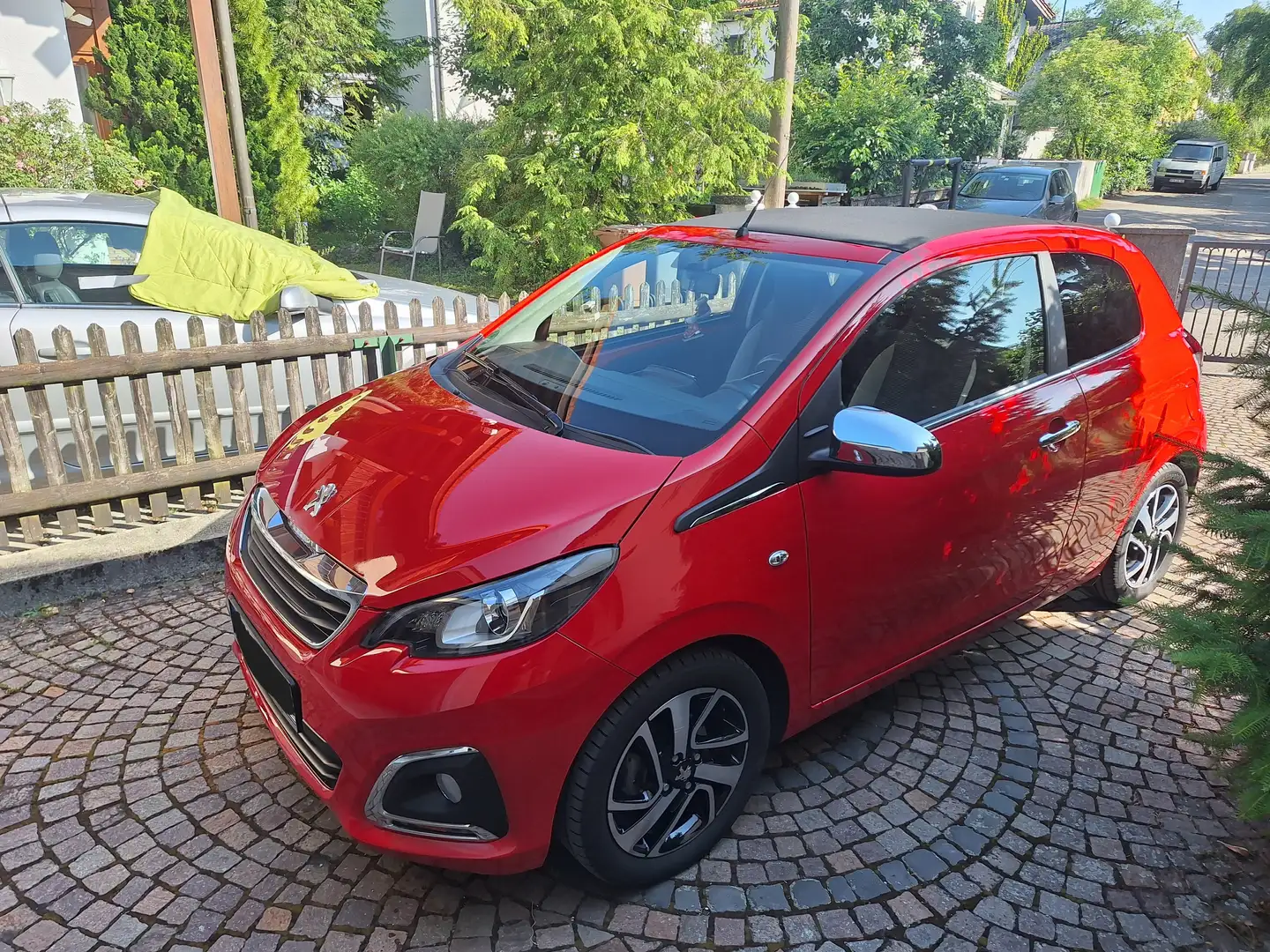 Peugeot 108 Sehr schöner 108 82Top! Allure mit Faltdach Rot - 1