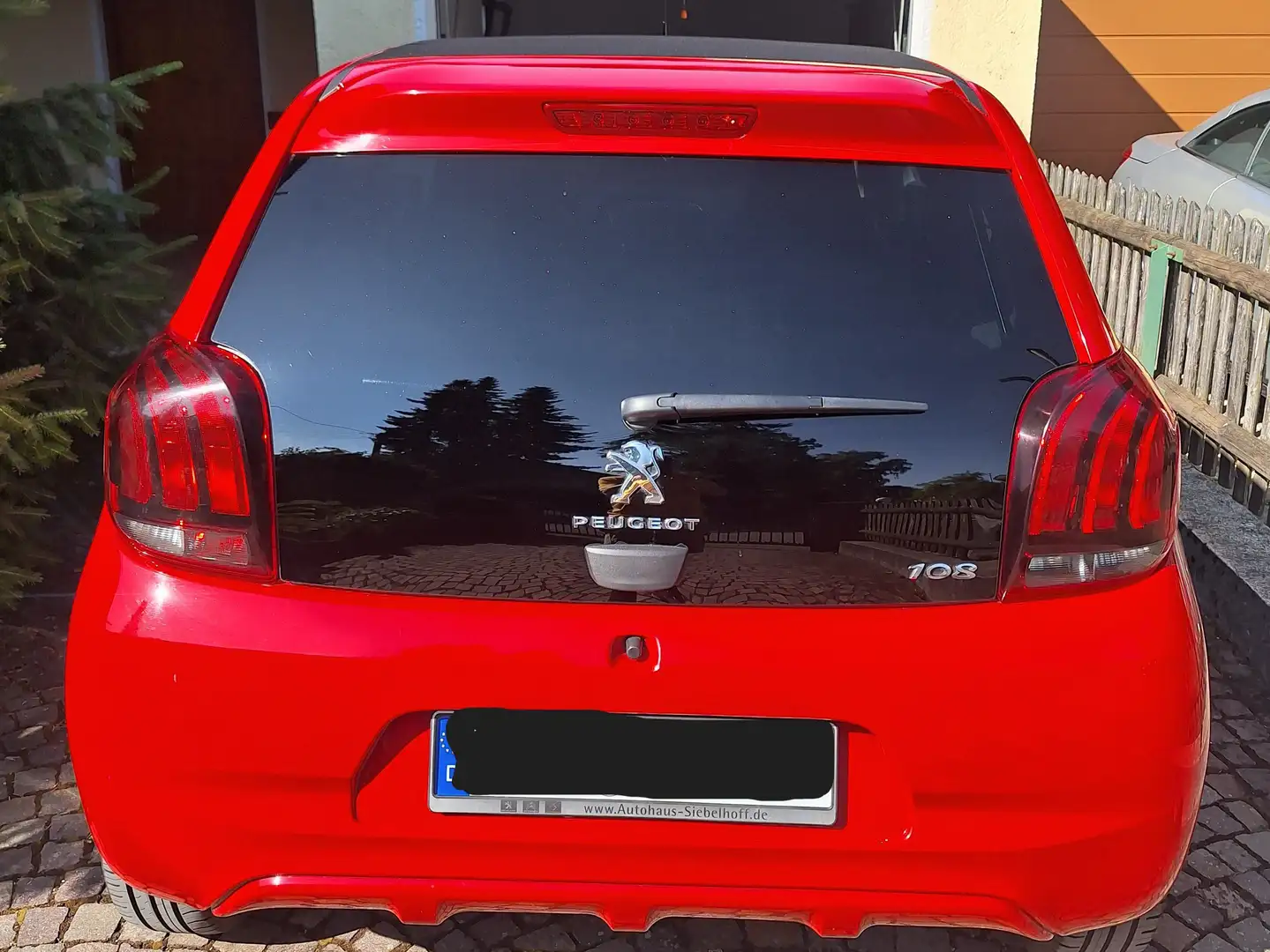 Peugeot 108 Sehr schöner 108 82Top! Allure mit Faltdach Rot - 2