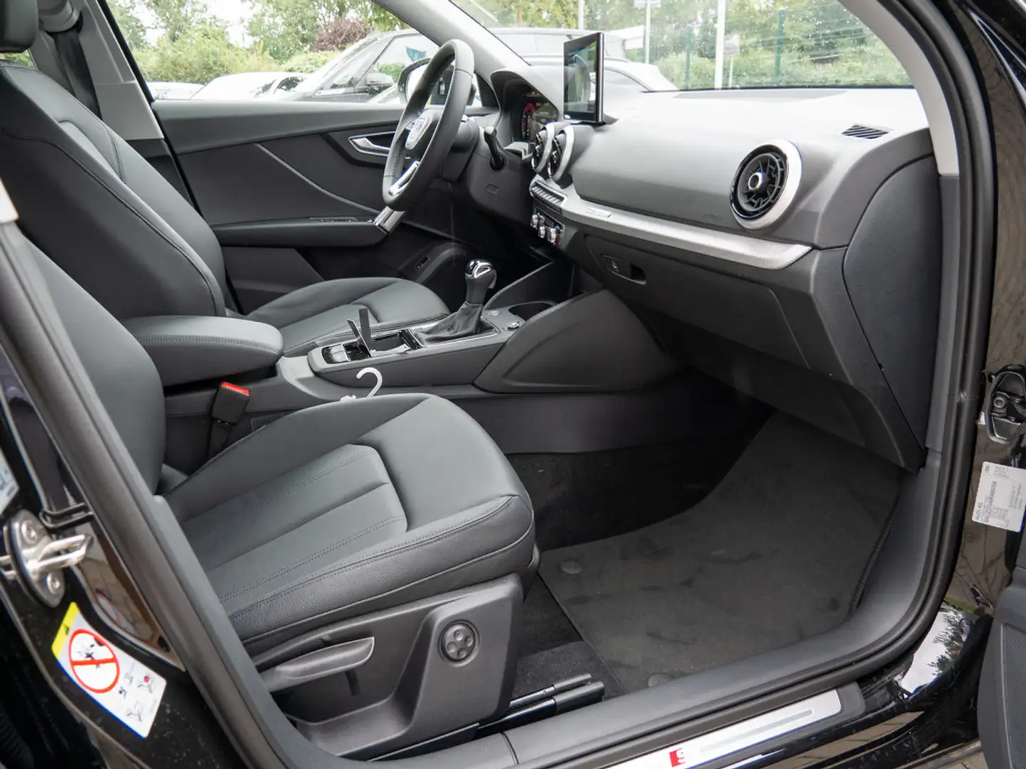Audi Q2 S line 35 TFSI PDC AHK ACC MATRIX-LED Schwarz - 2