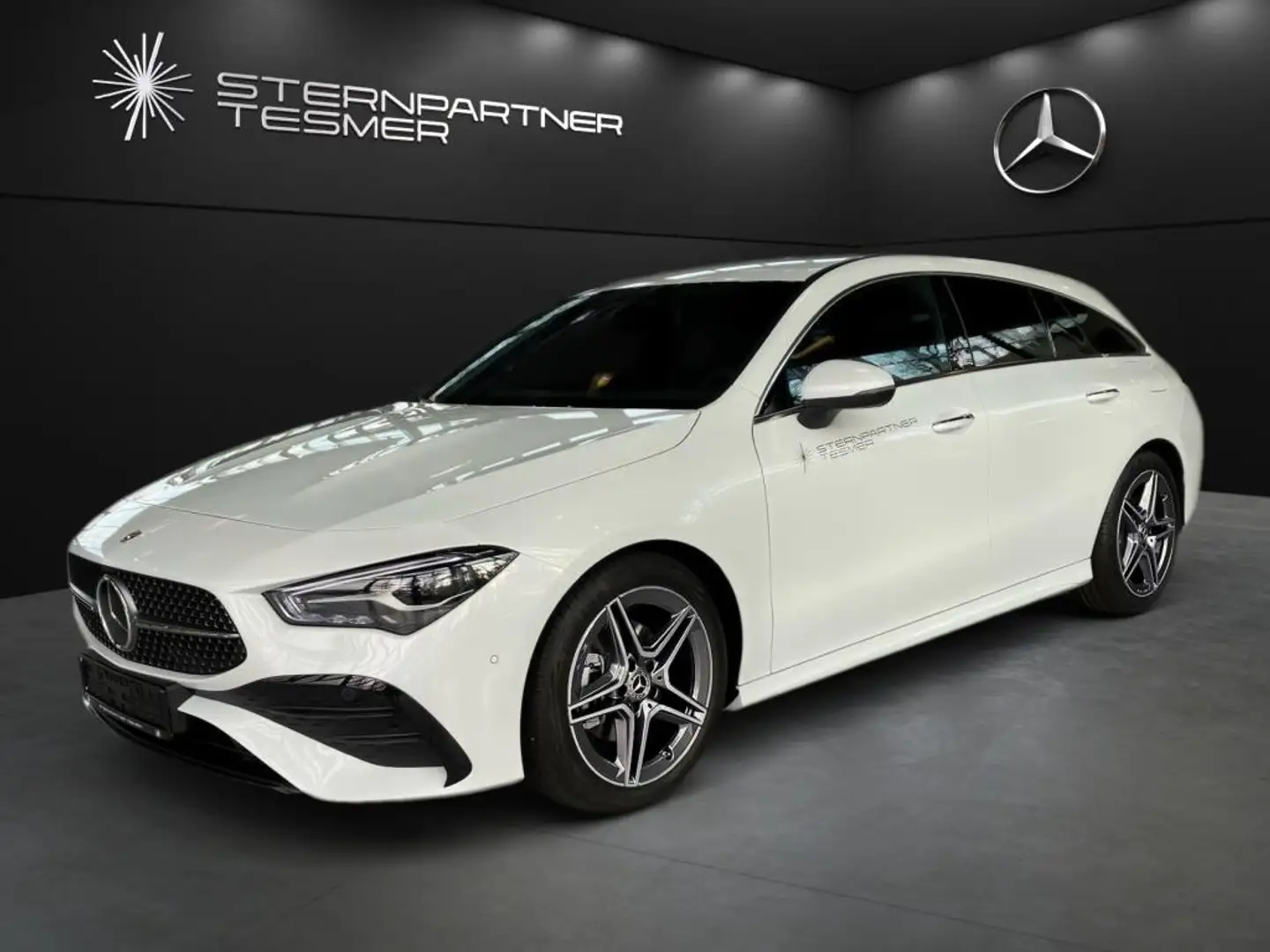 Mercedes-Benz CLA 180 Shooting Brake +AMG+MBUX+KAMERA+AHK+NAVI Weiß - 1