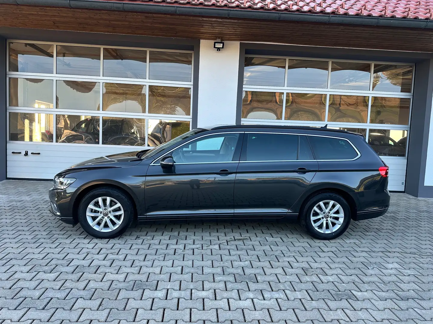 Volkswagen Passat Variant Business 2,0 TDI DSG *AHV*STANDHZ*RFK*APP*ACC* Grau - 2