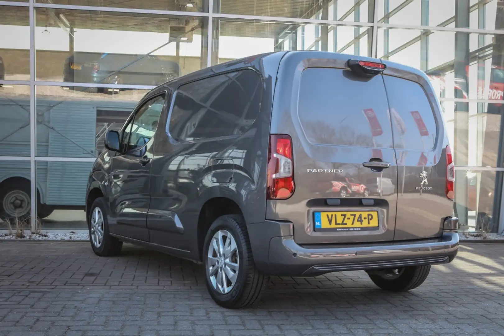 Peugeot Partner 1.5 BlueHDI Asphalt | Automaat | Carplay / Android Grey - 2