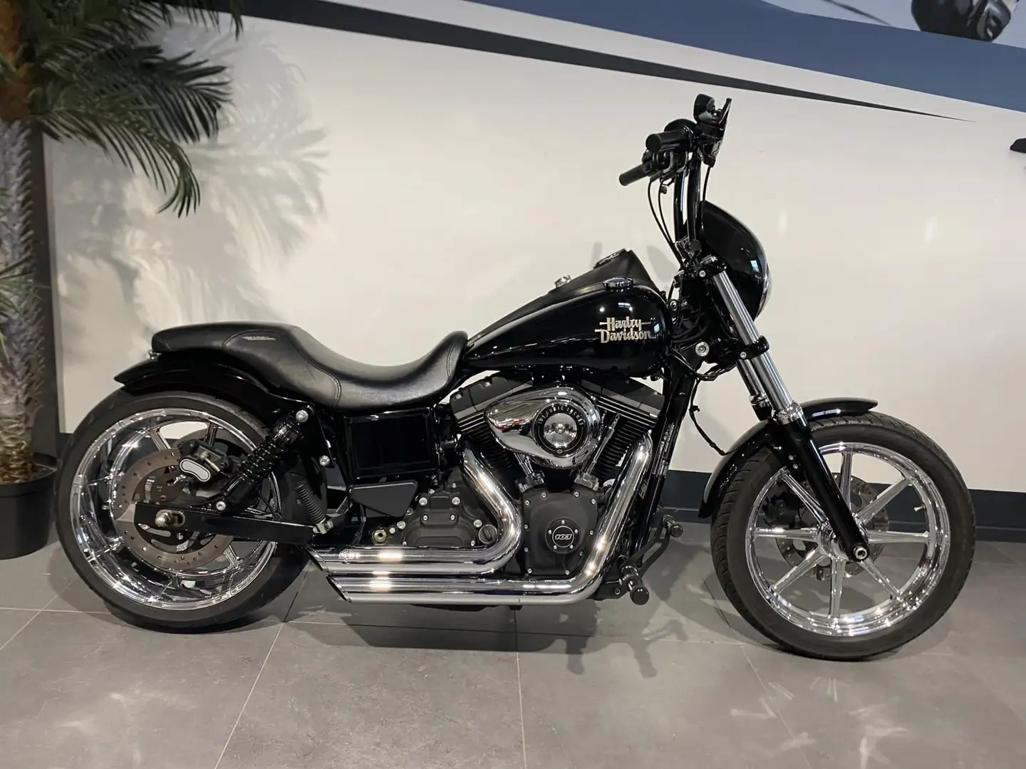 Harley-Davidson Dyna Street Bob Noir - 1