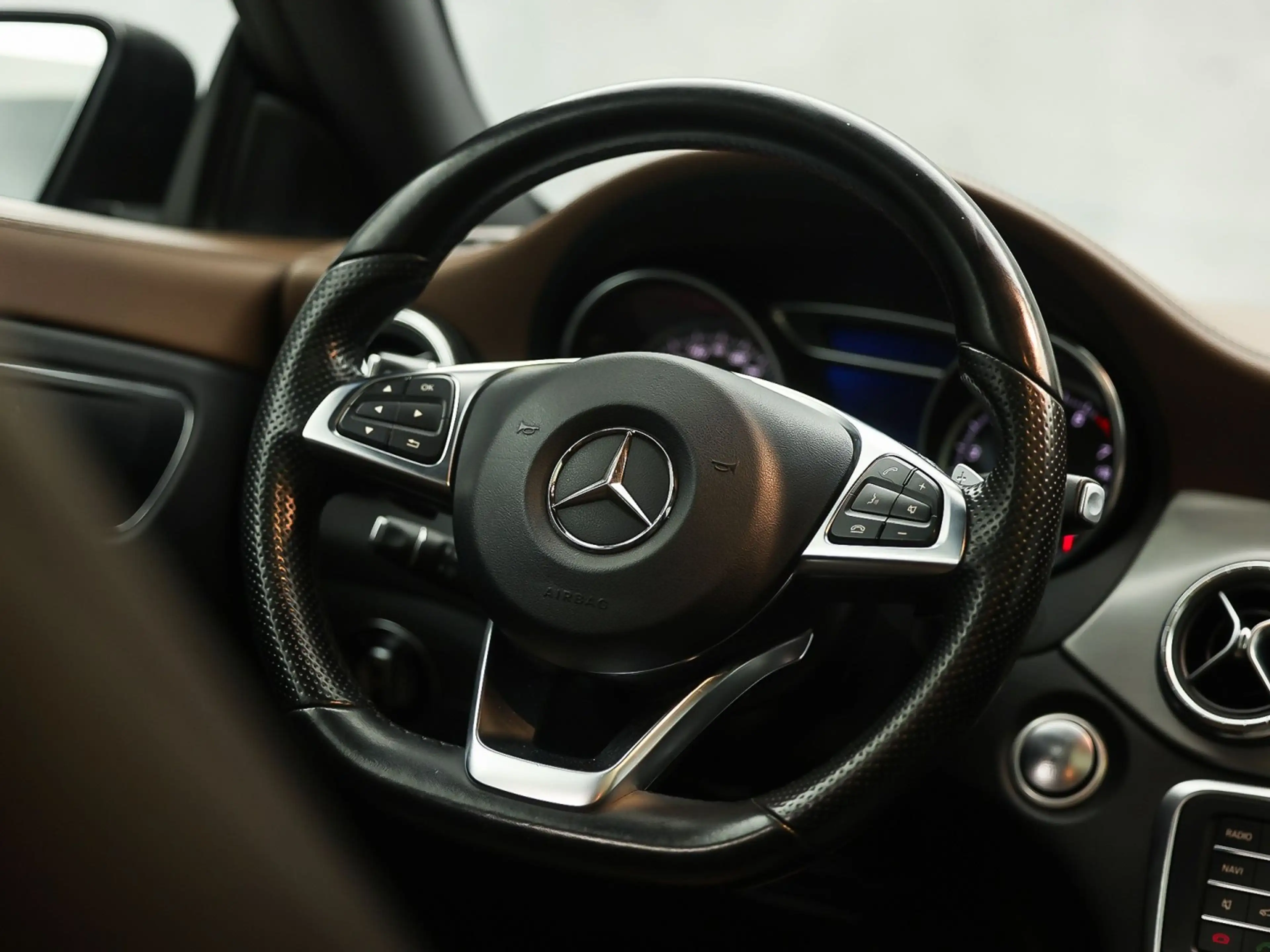 Mercedes-Benz CLA 180 AMG Sport Automaat (PANORAMADAK, GROOT NAVI, BRUIN — photo 19