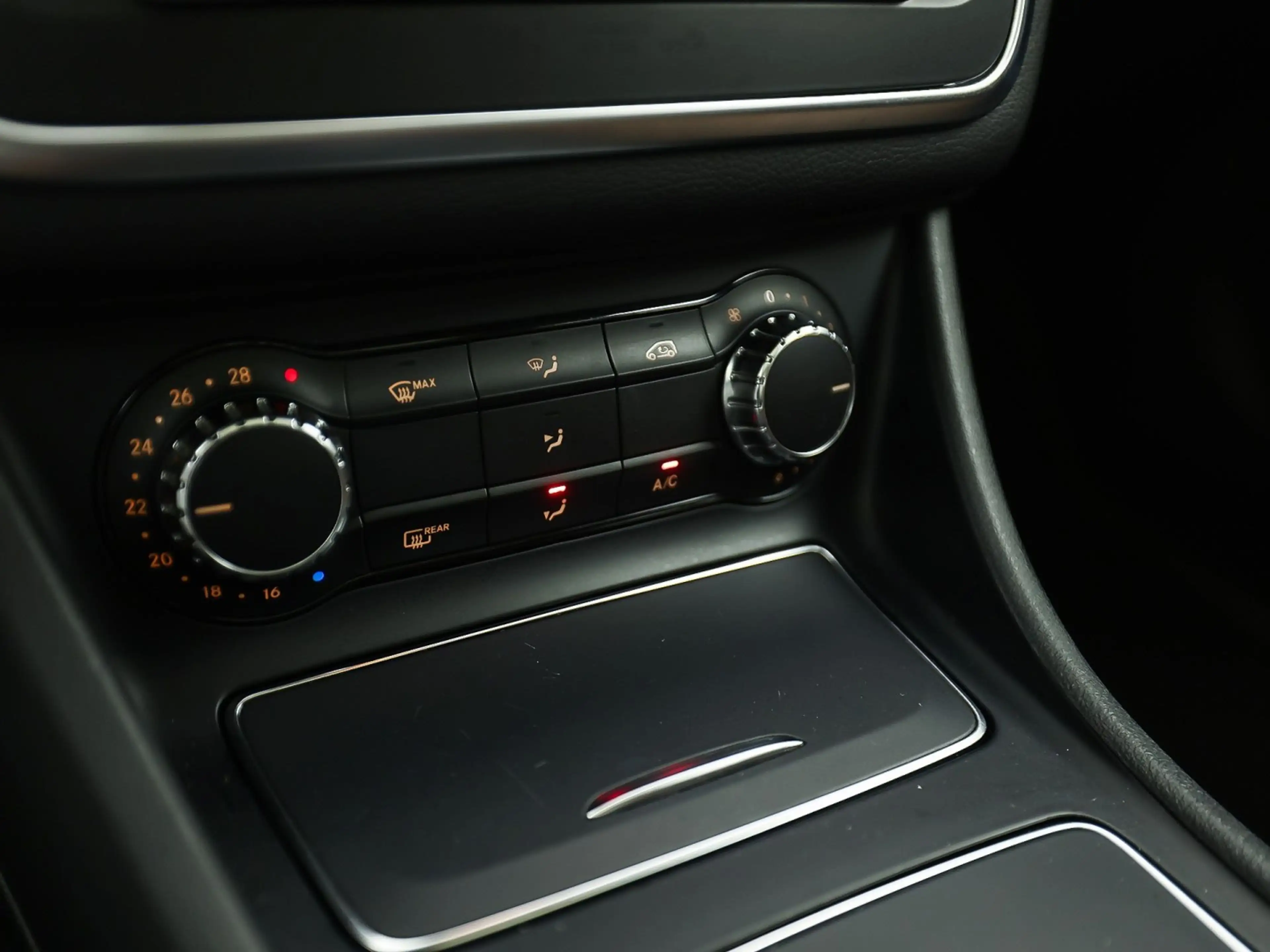 Mercedes-Benz CLA 180 AMG Sport Automaat (PANORAMADAK, GROOT NAVI, BRUIN — photo 11