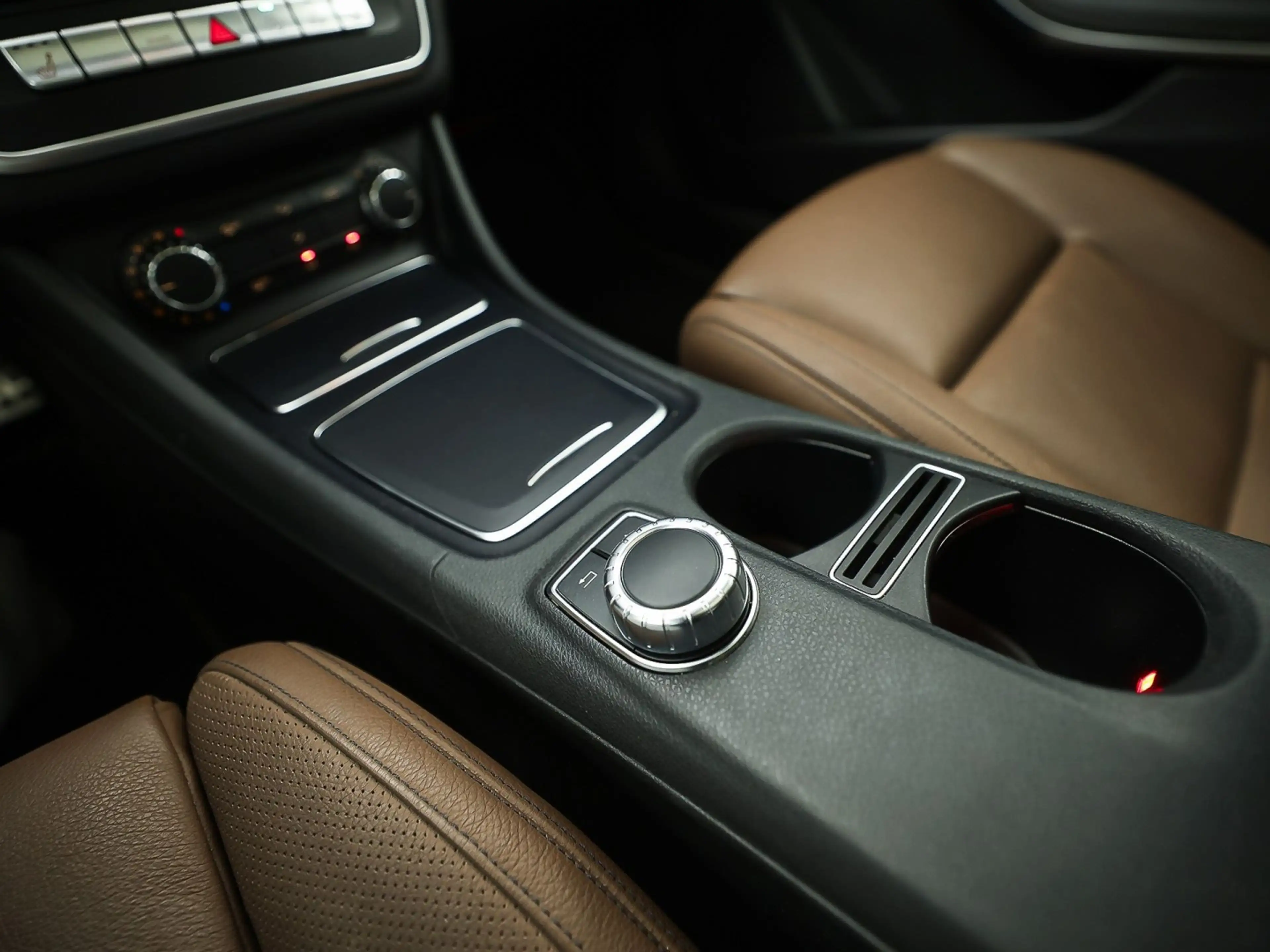Mercedes-Benz CLA 180 AMG Sport Automaat (PANORAMADAK, GROOT NAVI, BRUIN — photo 25