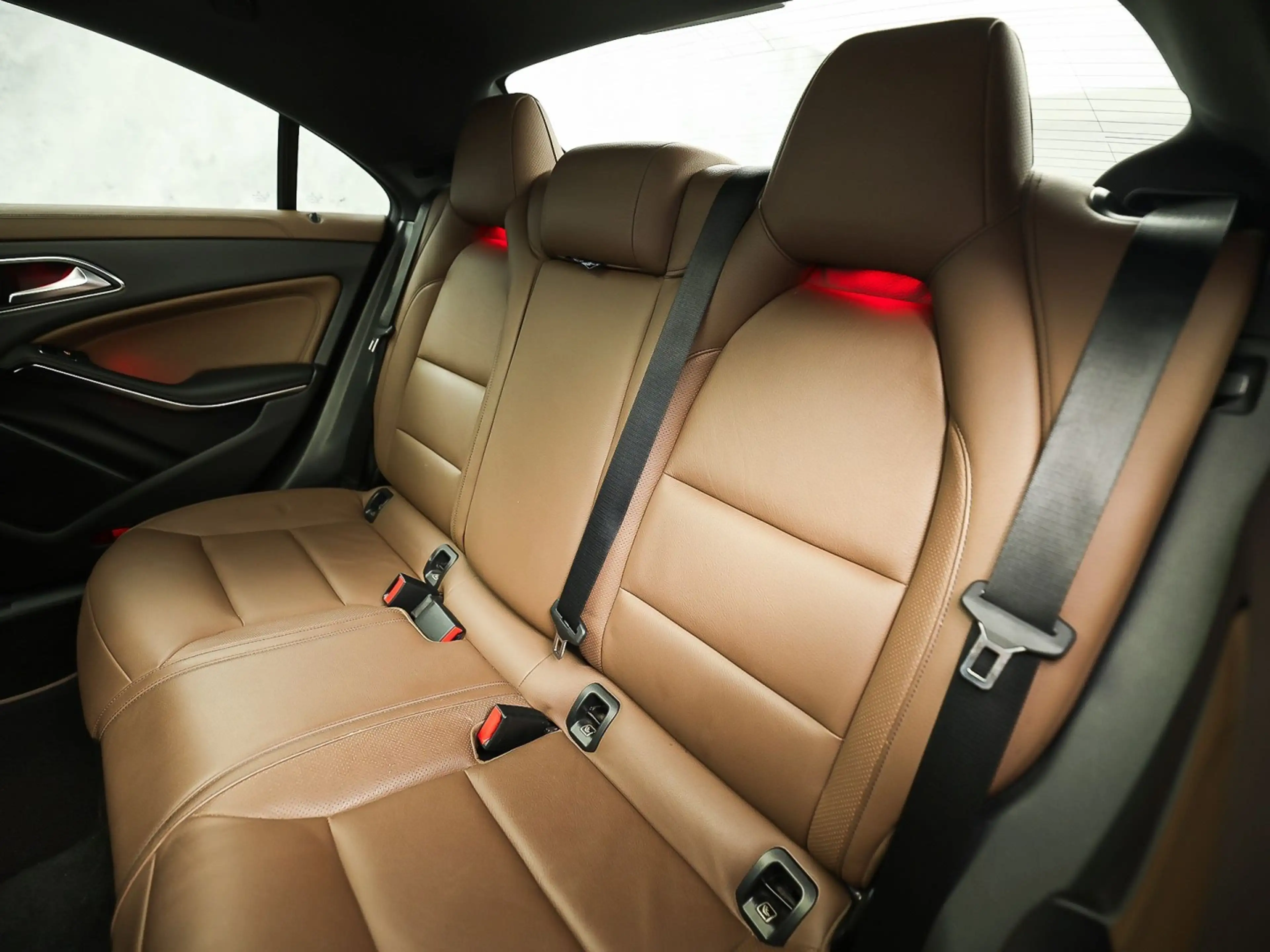 Mercedes-Benz CLA 180 AMG Sport Automaat (PANORAMADAK, GROOT NAVI, BRUIN — photo 16