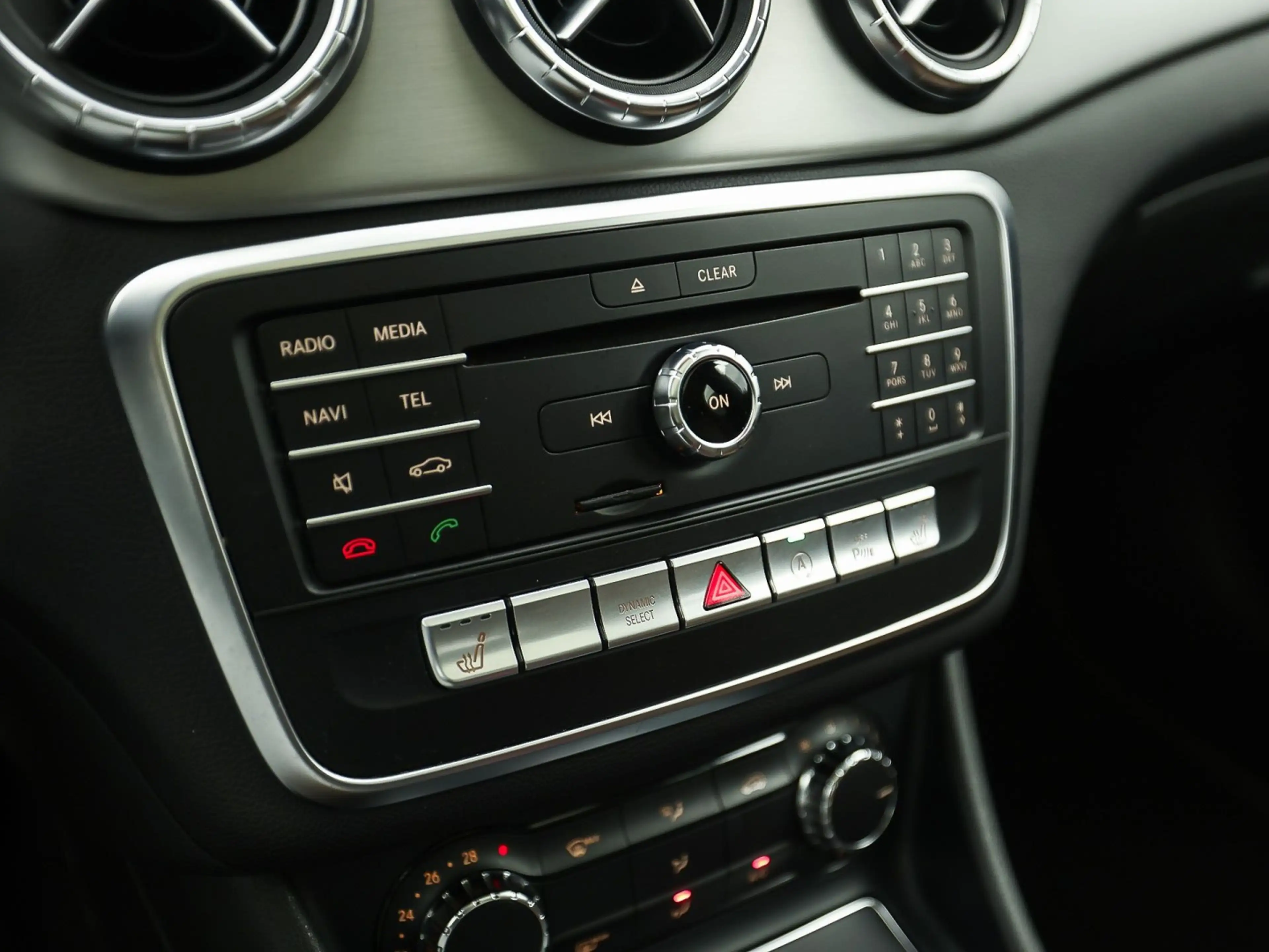 Mercedes-Benz CLA 180 AMG Sport Automaat (PANORAMADAK, GROOT NAVI, BRUIN — photo 9