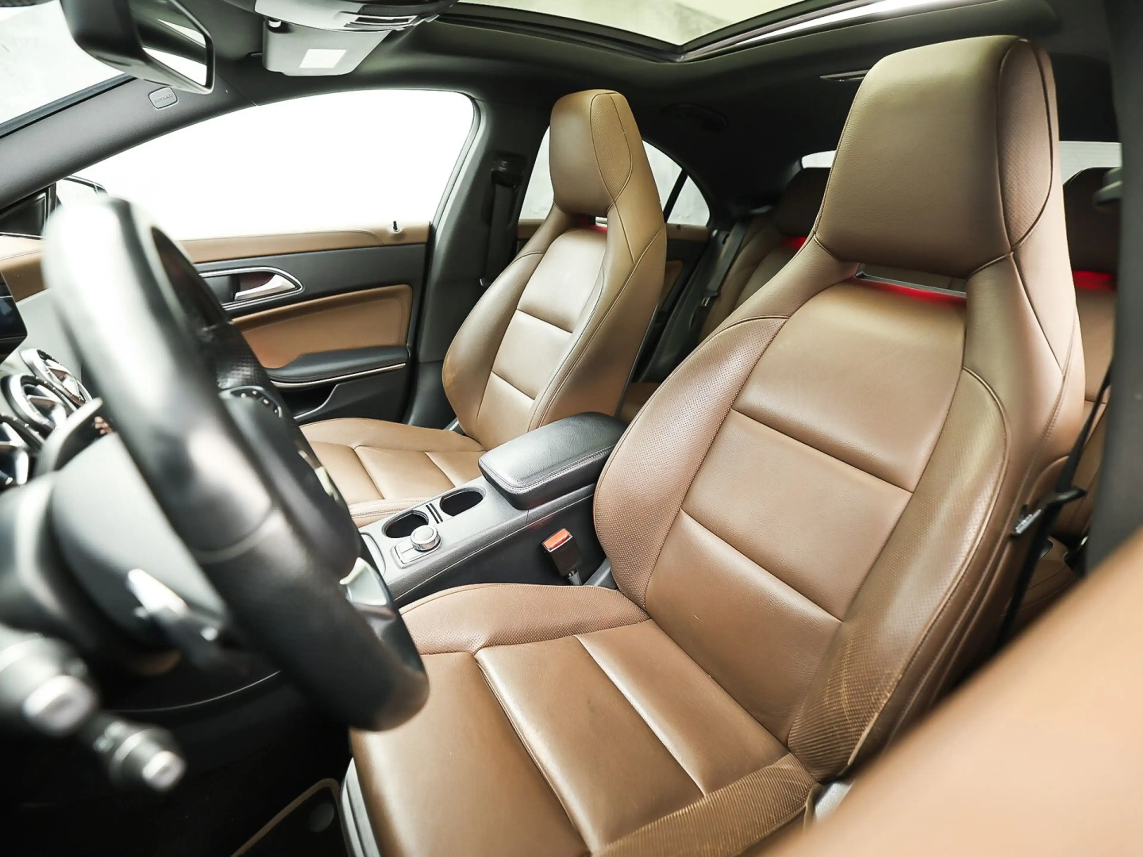Mercedes-Benz CLA 180 AMG Sport Automaat (PANORAMADAK, GROOT NAVI, BRUIN — photo 15