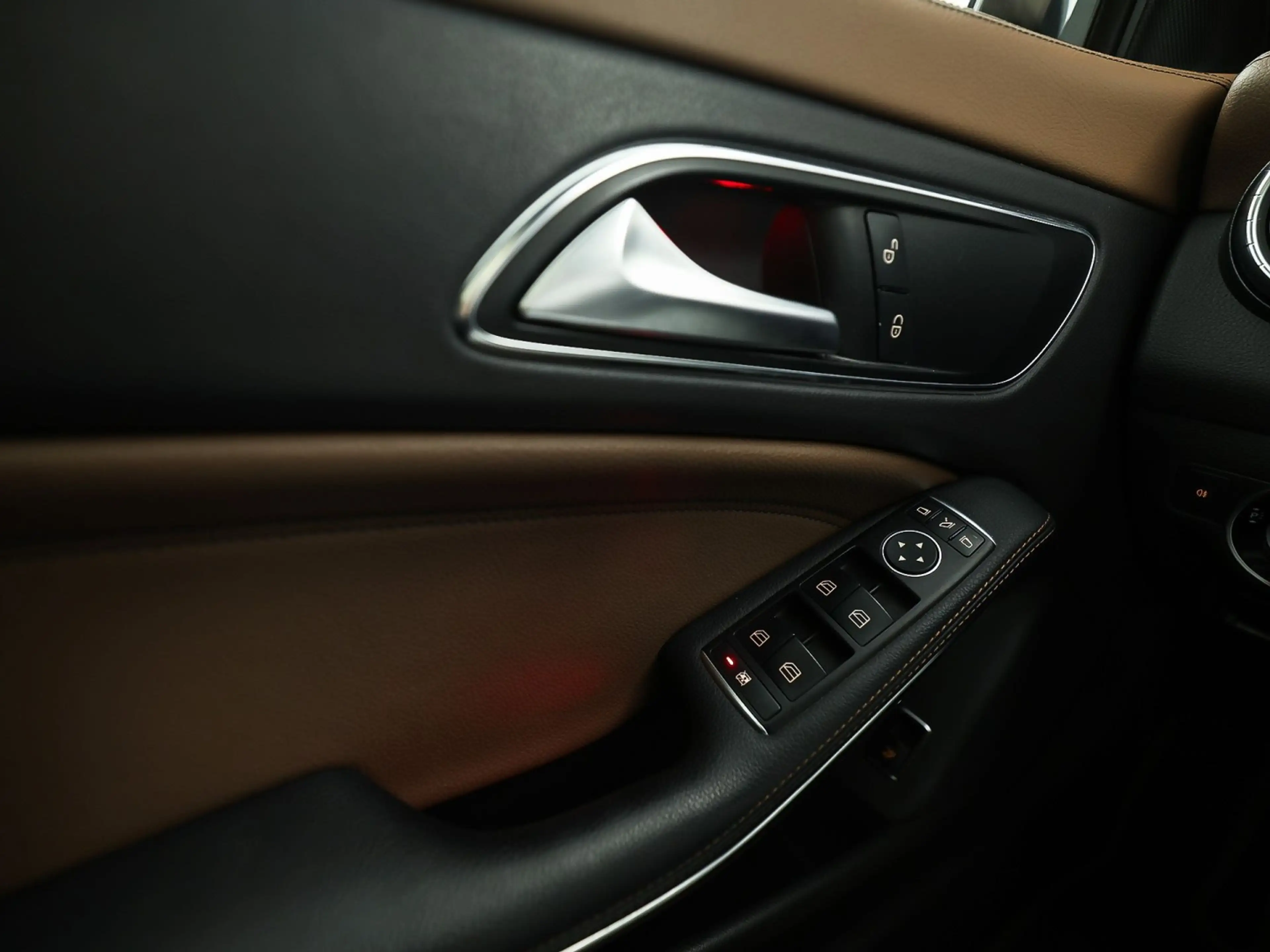 Mercedes-Benz CLA 180 AMG Sport Automaat (PANORAMADAK, GROOT NAVI, BRUIN — photo 23