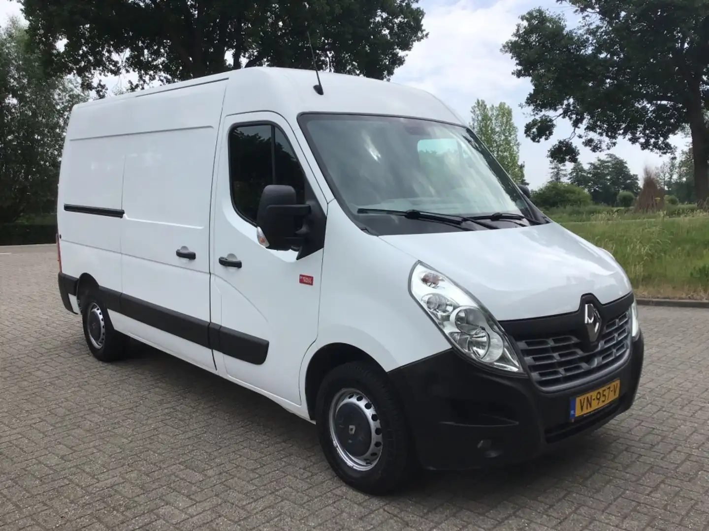 Renault Master T35 2.3 DCI L2H2 Wit - 2