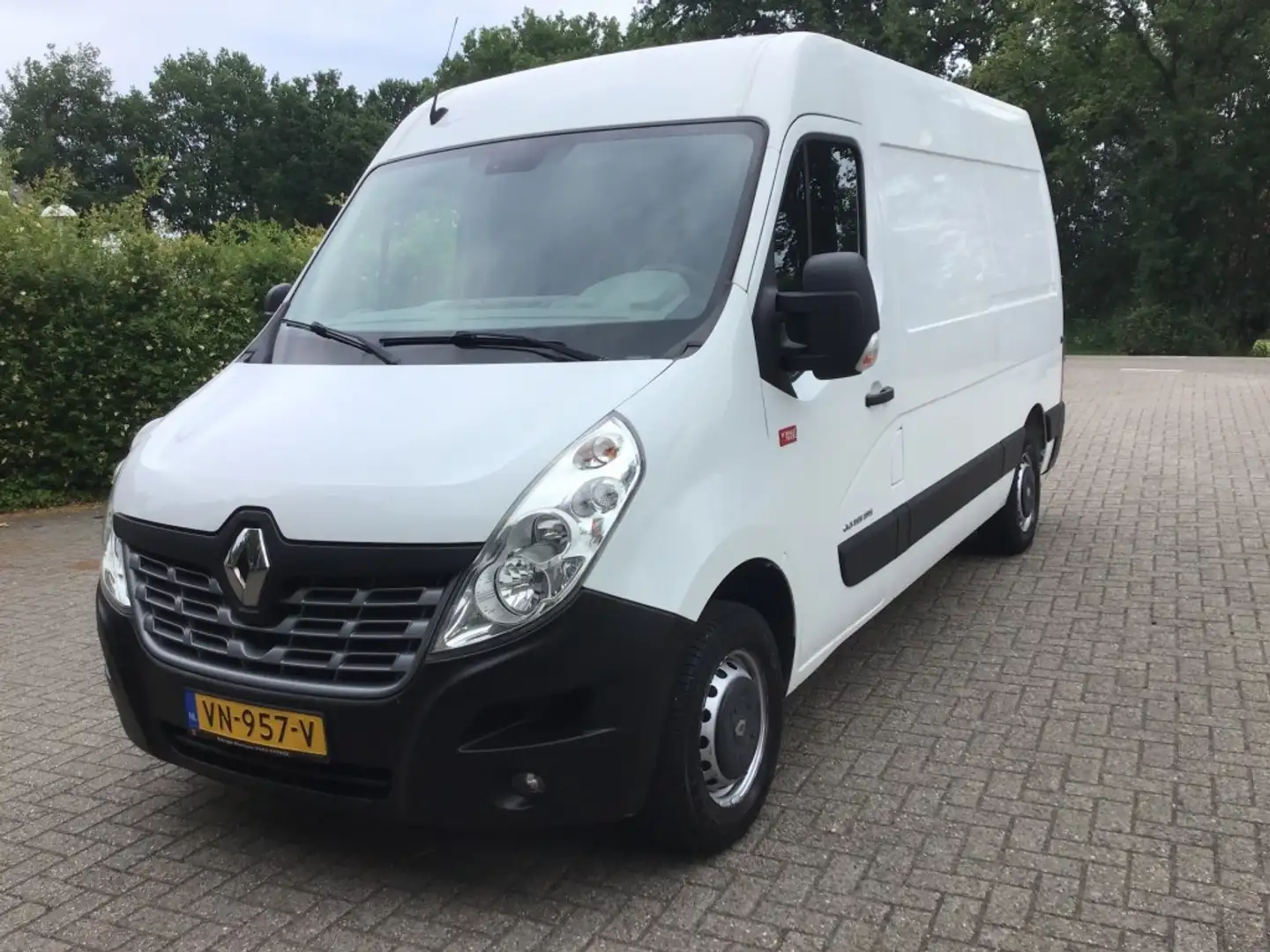 Renault Master T35 2.3 DCI L2H2 Wit - 1