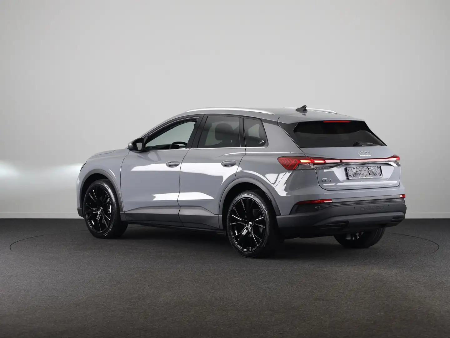 Audi Q4 e-tron 40 Edition 63 kWh | Stoelverwarming voor | Ledkopl Grijs - 2