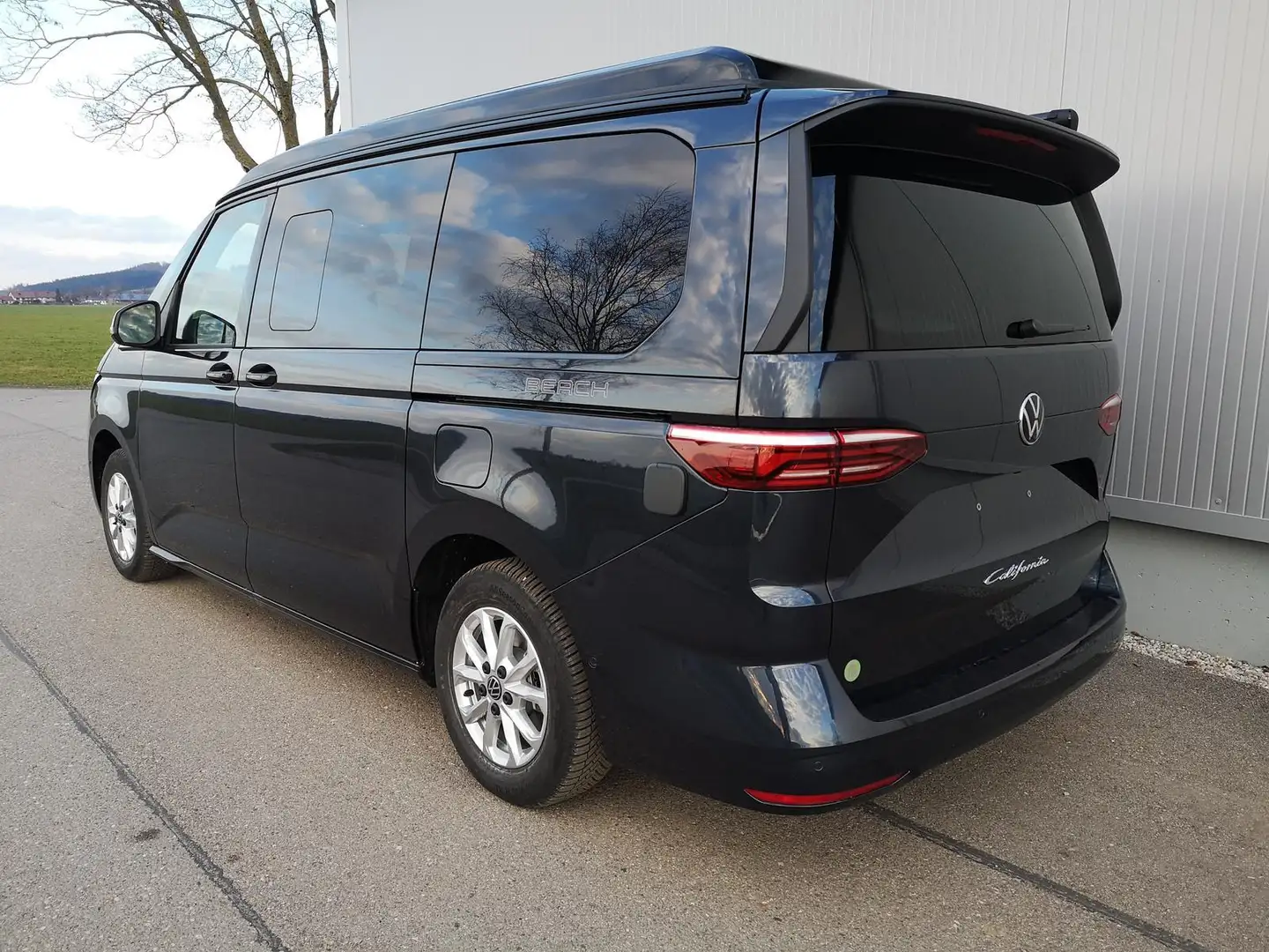 Volkswagen T7 California Beach Camper 2.0TDI DSG GV5 Elegance+ 110 kW (1... Albastru - 2