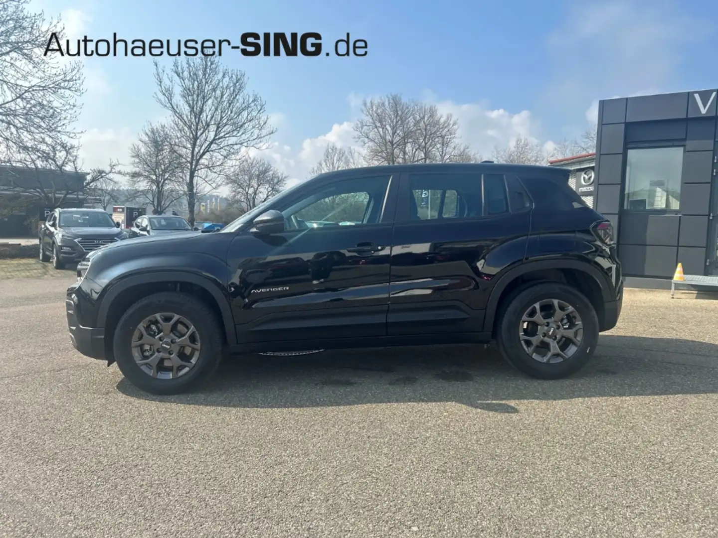 Jeep Avenger Longitude Automatik MHEV LED SHZ AC/AA Schwarz - 2