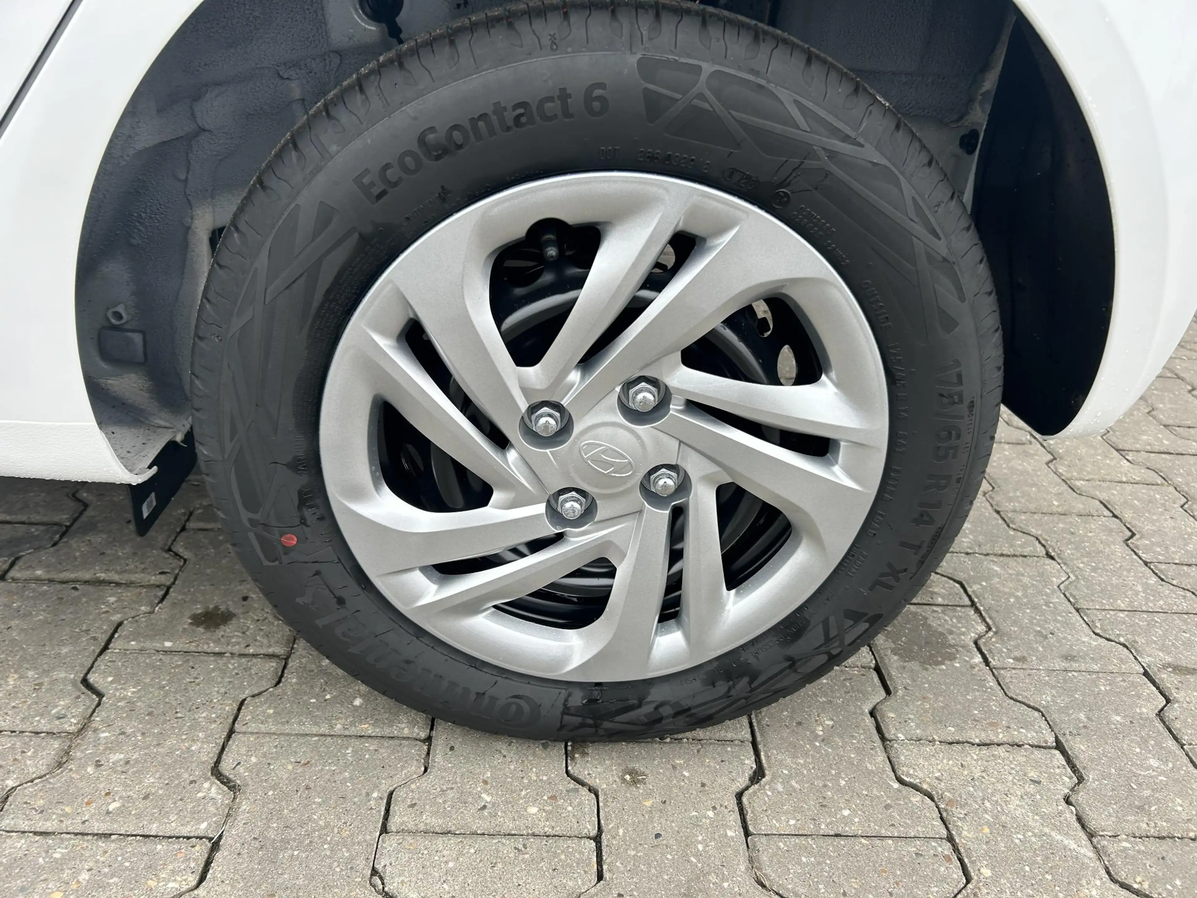 Hyundai i10 1.0 Premium / Navigatie / Cruise Control / — photo 27