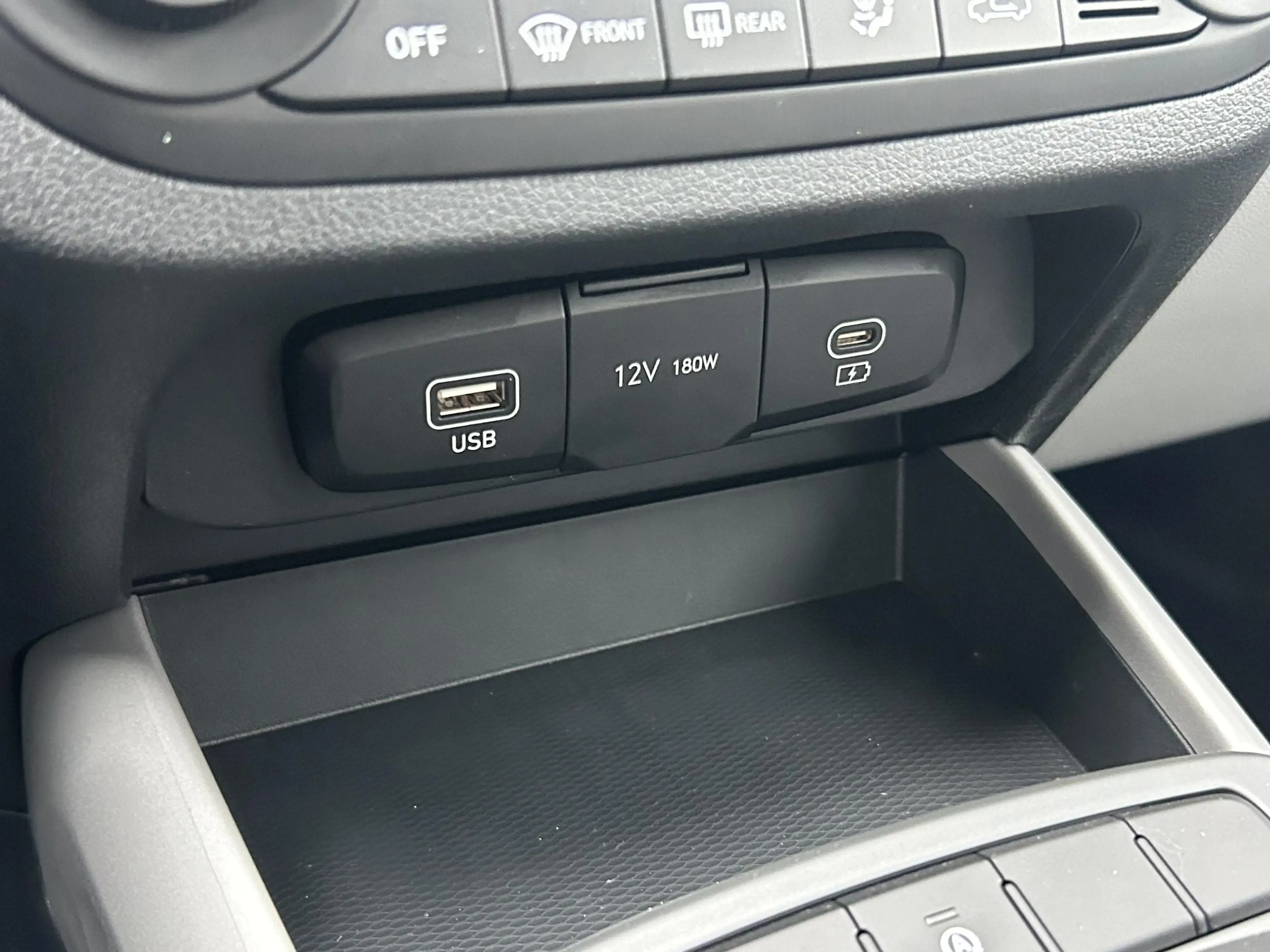 Hyundai i10 1.0 Premium / Navigatie / Cruise Control / — photo 25
