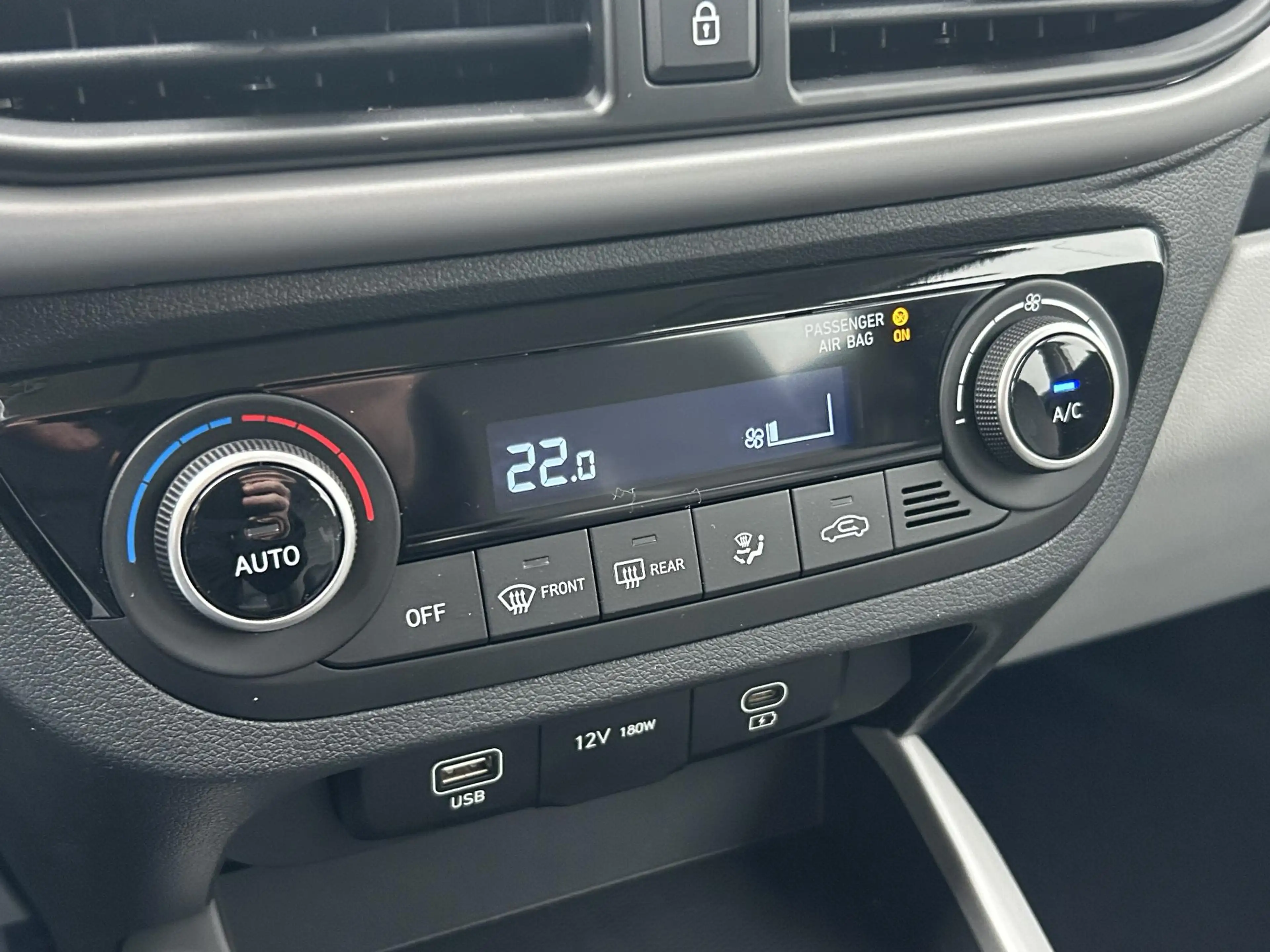 Hyundai i10 1.0 Premium / Navigatie / Cruise Control / — photo 10