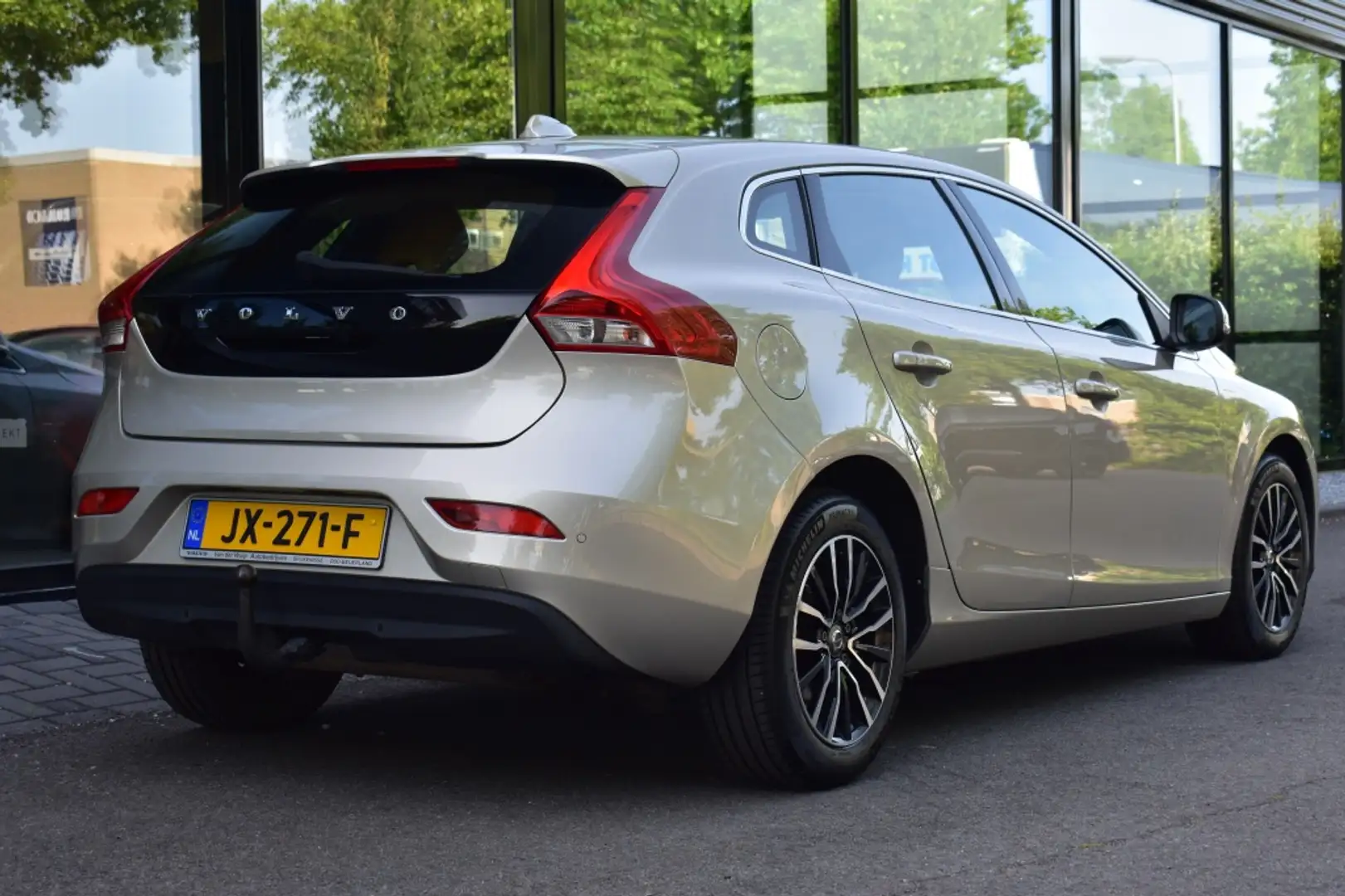 Volvo V40 T2 122pk Aut. Inscription | Camera | PanoDak | Led Braun - 2