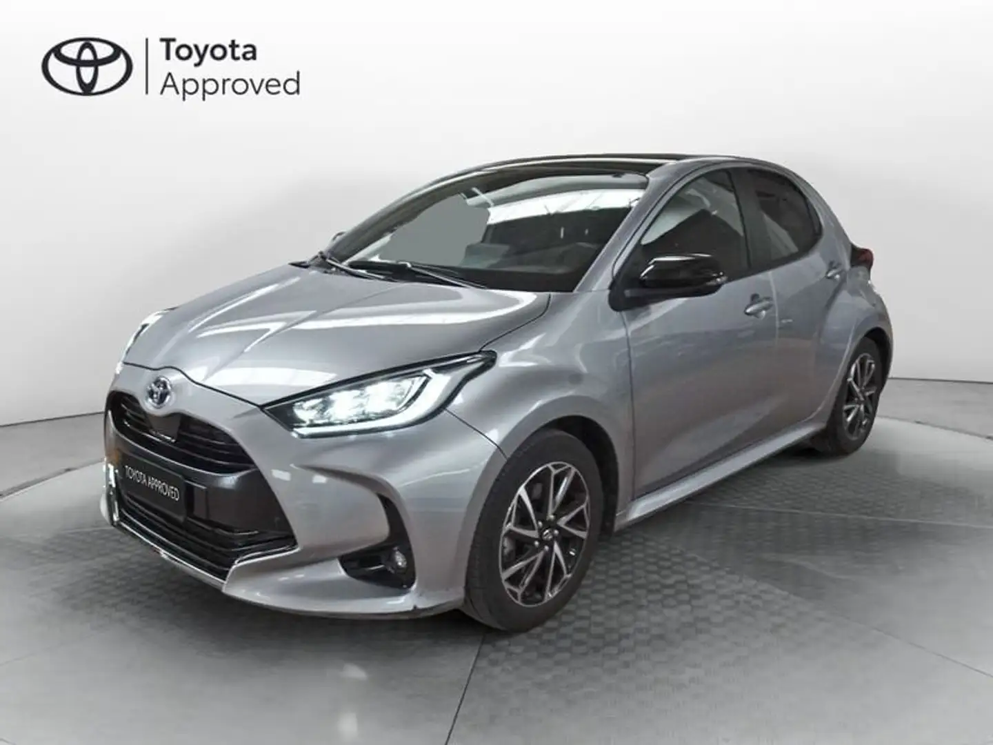 Toyota Yaris 1.5 Hybrid 5 porte Lounge Argento - 1