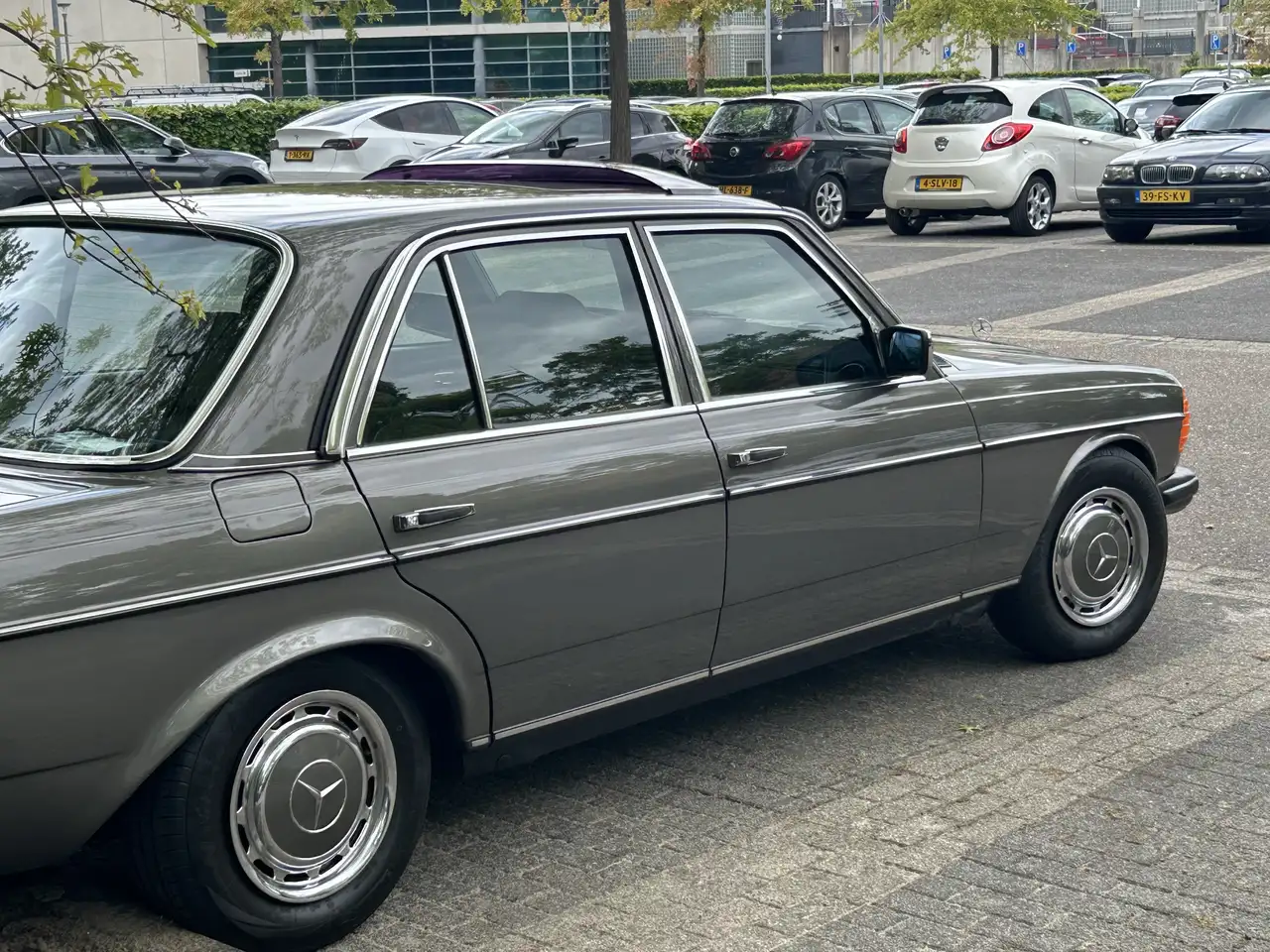 Mercedes-Benz W123 230e, foto 3