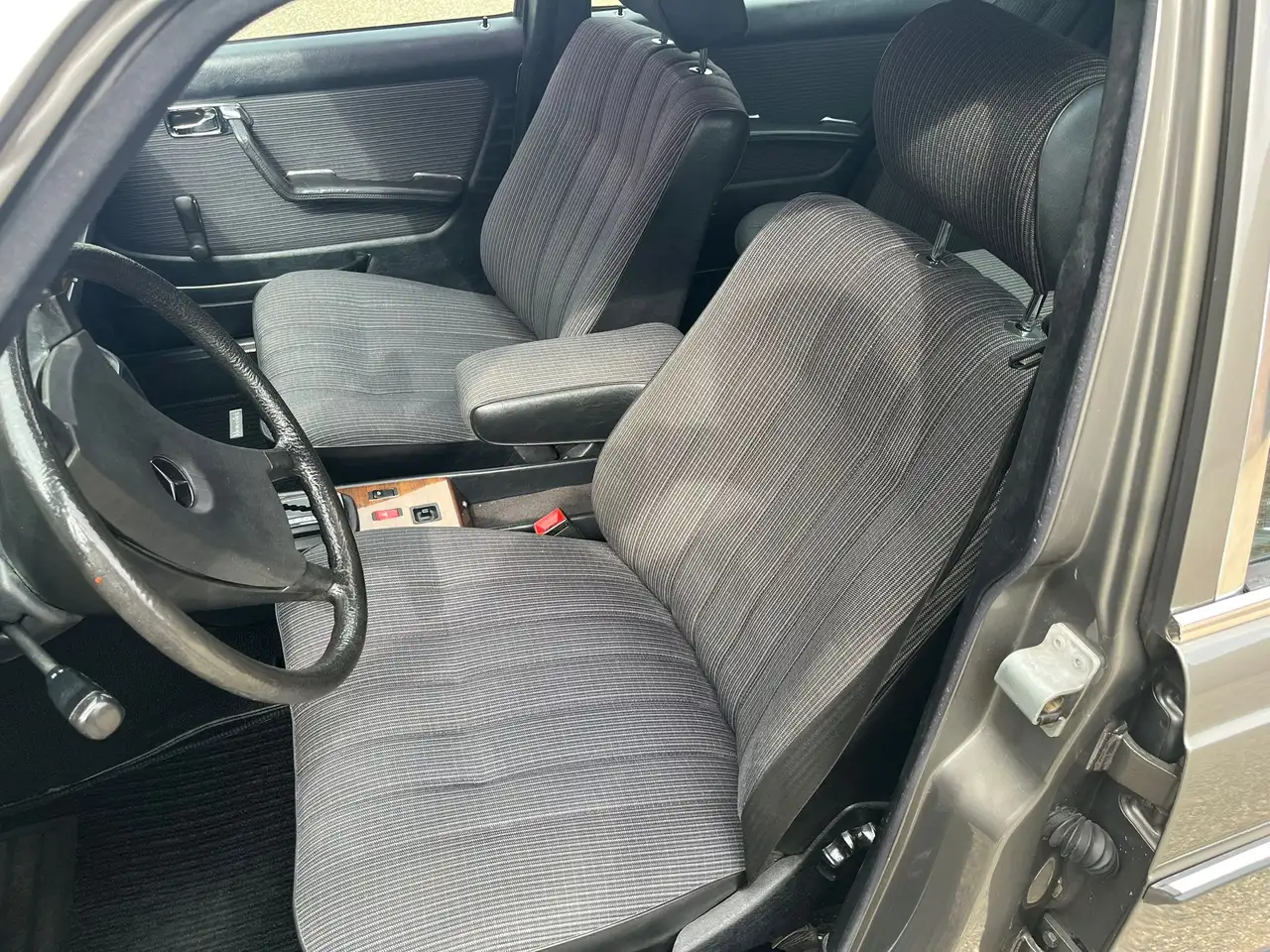 Mercedes-Benz W123 230e, foto 11