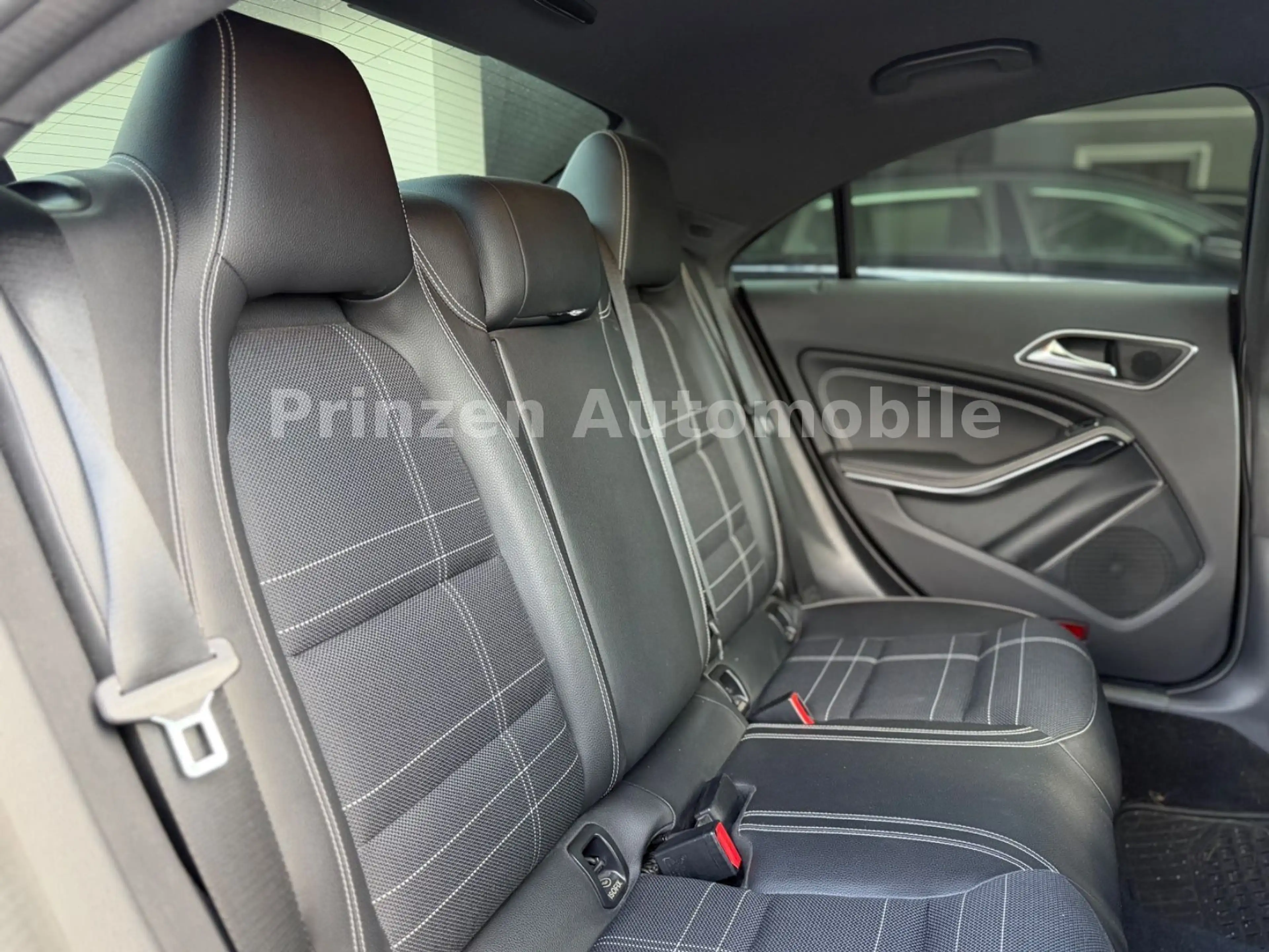 Mercedes-Benz CLA 220 CDI*AUT*XENON*AMBIENTE*AGILITY*COC — photo 11