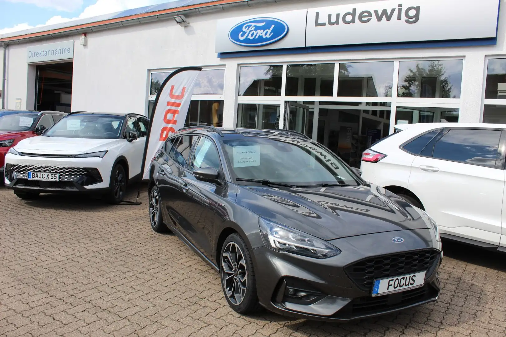 Ford Focus Turnier ST-Line Anhängerkupplung Gris - 1