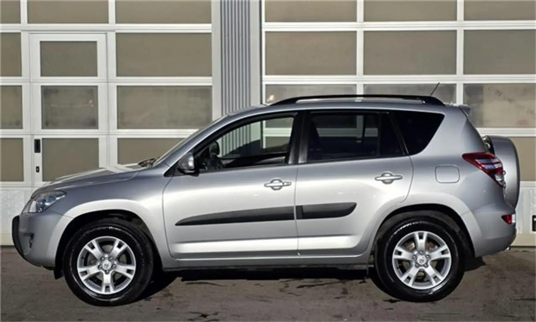 Toyota RAV4 2,2 D-4D 150 DPF 4WD Elegance mit Sitzheizung Grau - 2