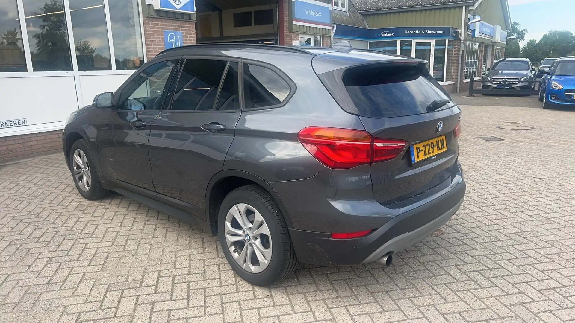 BMW X1 sDrive18iA Centennial Executive Grijs - 2