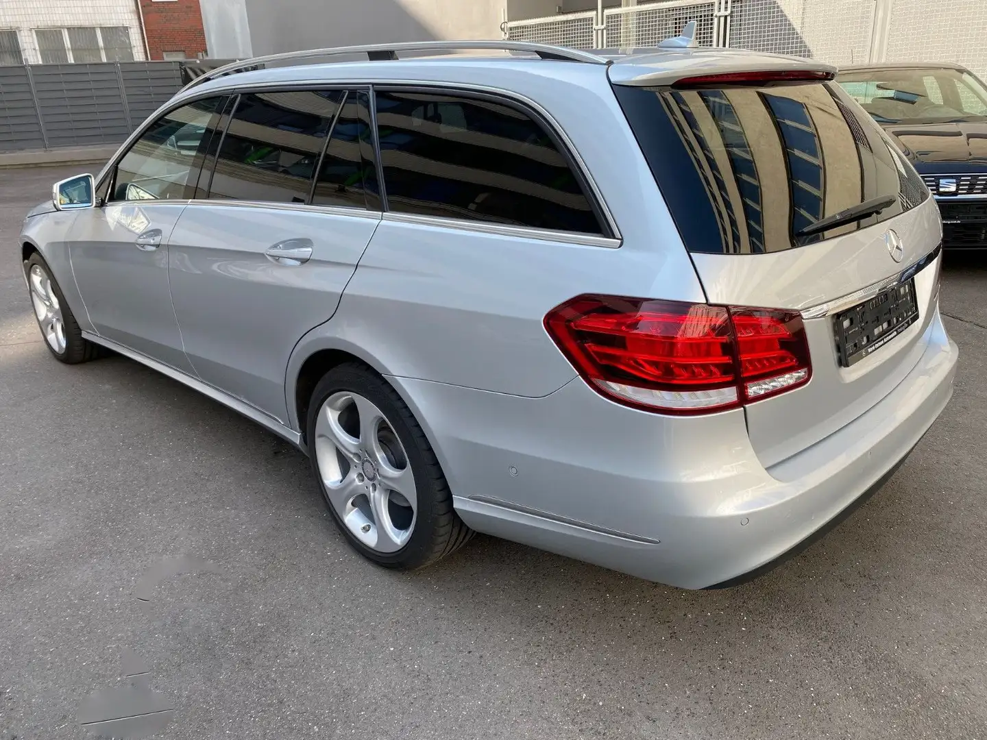 Mercedes-Benz E 400 E400T 4M ACC/Luft/SD/Spur/7Sitze/AHK/2Hd/MBSheft Argent - 2