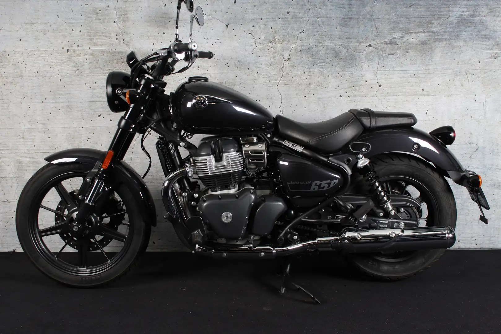 Royal Enfield Super Meteor 650 Zwart - 2