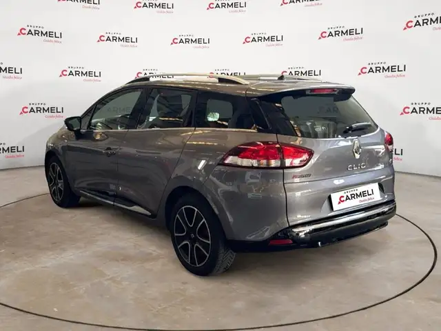 Renault Clio view 2