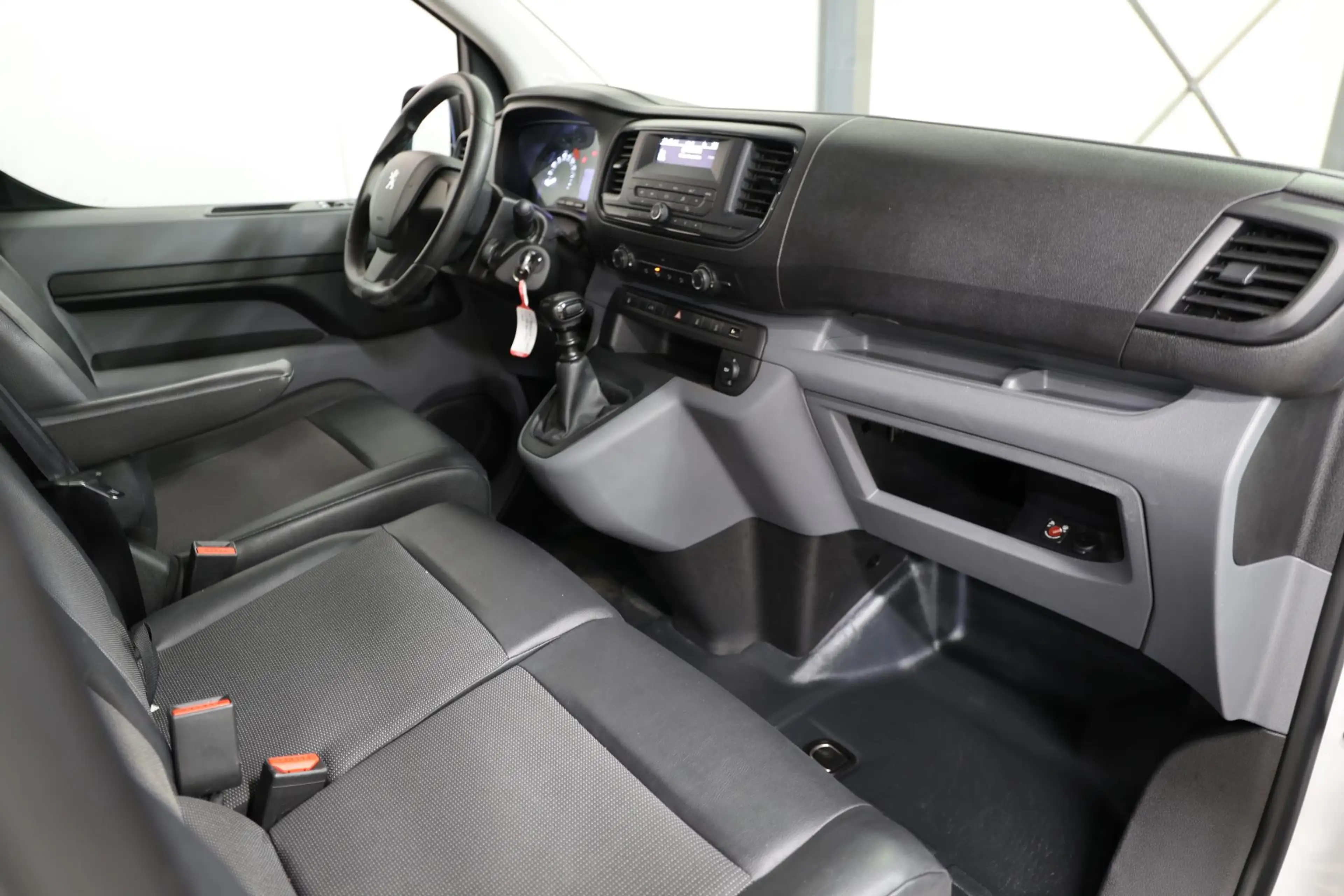 Peugeot Expert 2.0 BlueHDI 120 L3H1 LANG 2500KG TREKVERMOGEN — photo 7