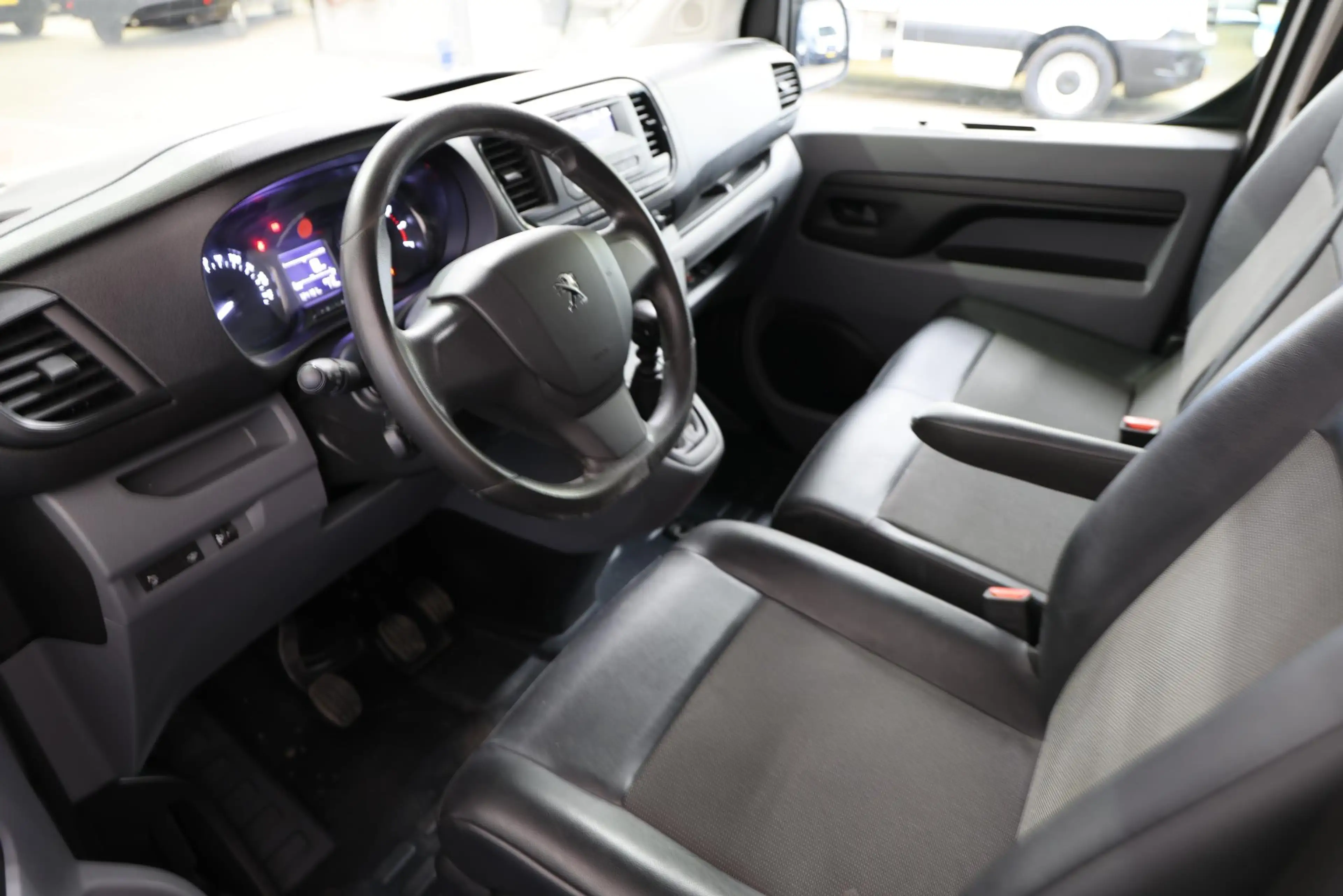 Peugeot Expert 2.0 BlueHDI 120 L3H1 LANG 2500KG TREKVERMOGEN — photo 8