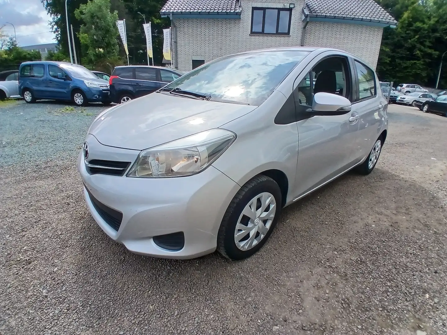 Toyota Yaris Yaris 1.33i VVT-i 2013 uniquement export Argento - 2