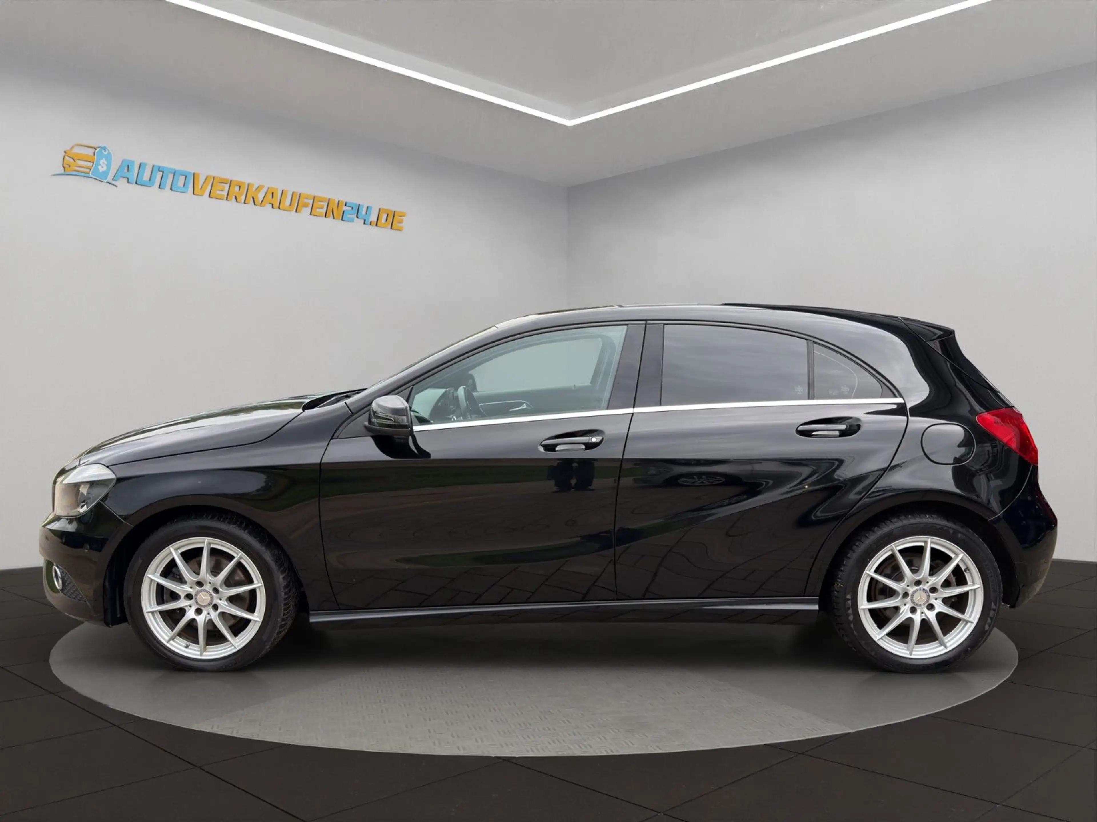 Mercedes-Benz A 180 Style Blue Efficiency PTS SHZ NAVI — photo 3