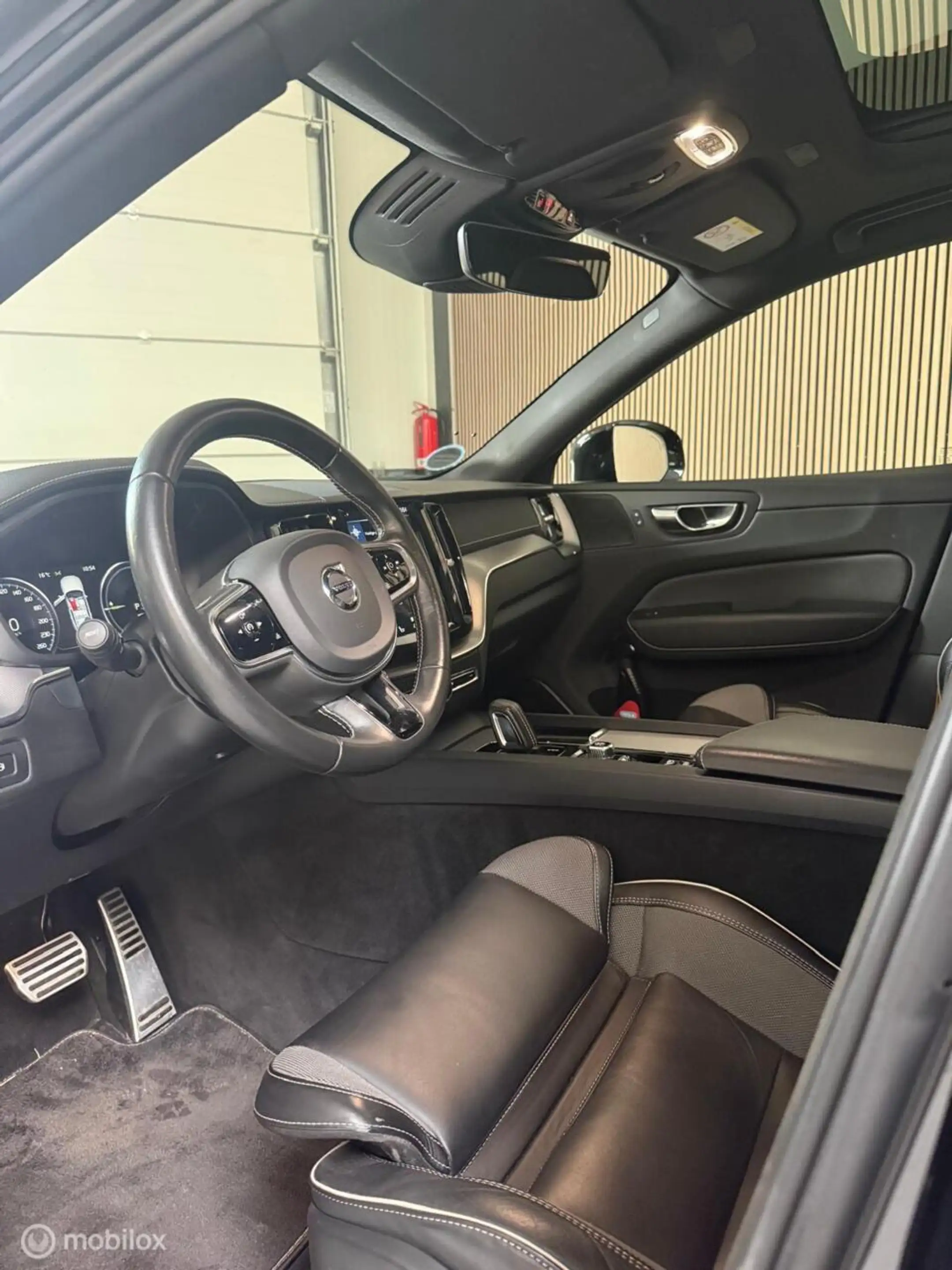 Volvo XC60 2.0 T8 Twin Engine AWD Polestar Engineered — photo 11