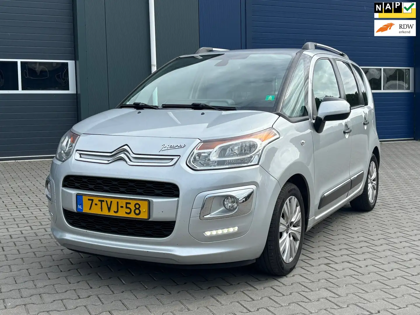 Citroen C3 Picasso 1.6 HDiF Exclusive | Airco + Cruise control | Šedá - 1