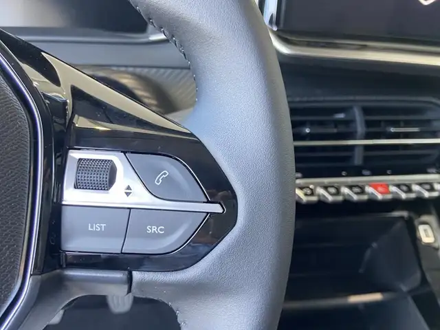 Peugeot 208 view 14