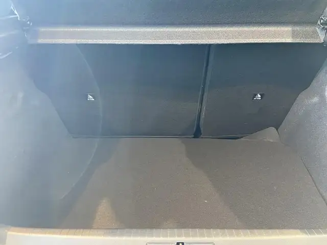 Peugeot 208 view 9