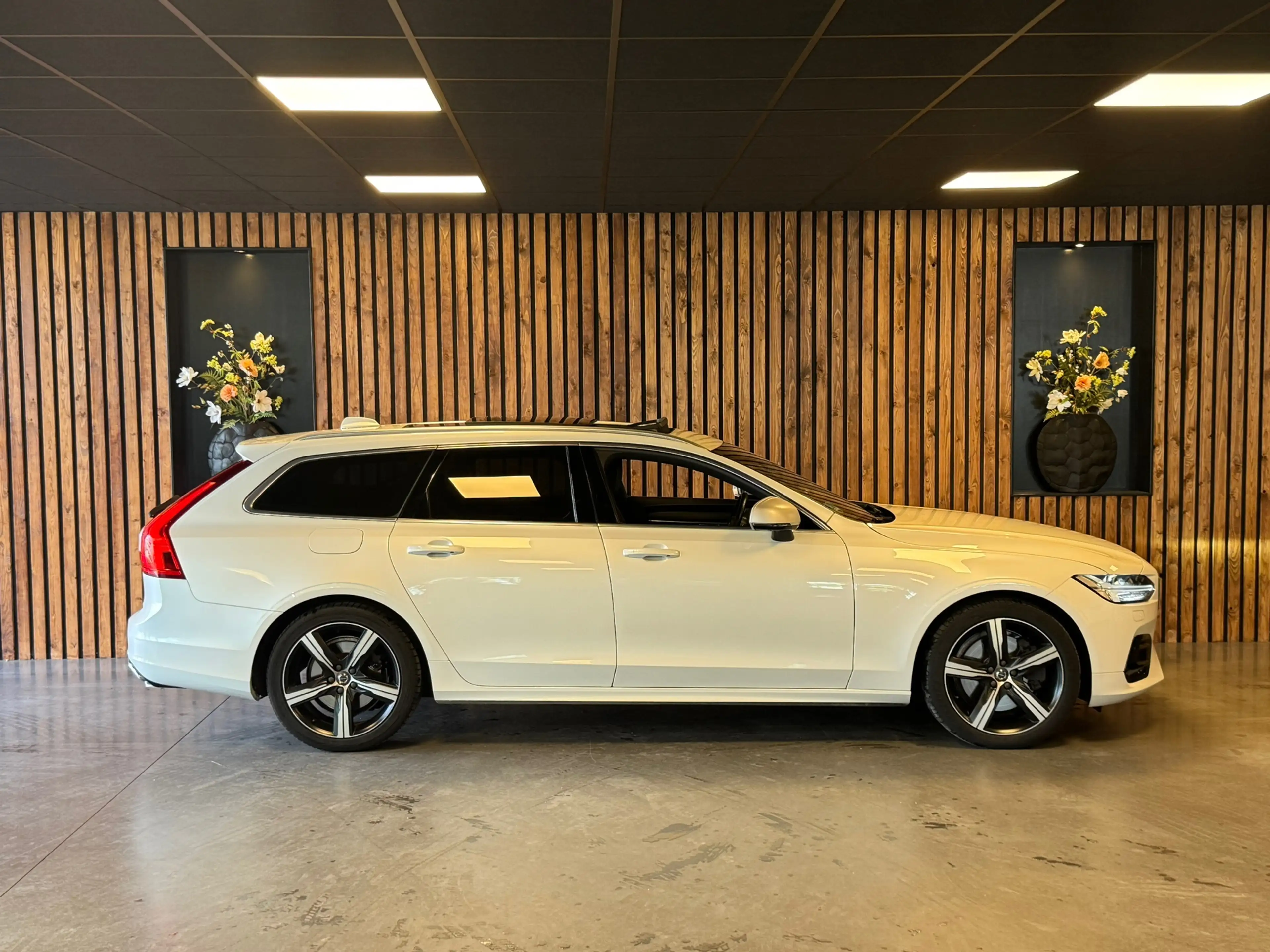 Volvo V90 T6 Polestar l 360 camera l HUD l Luchtvering l Bow — photo 8