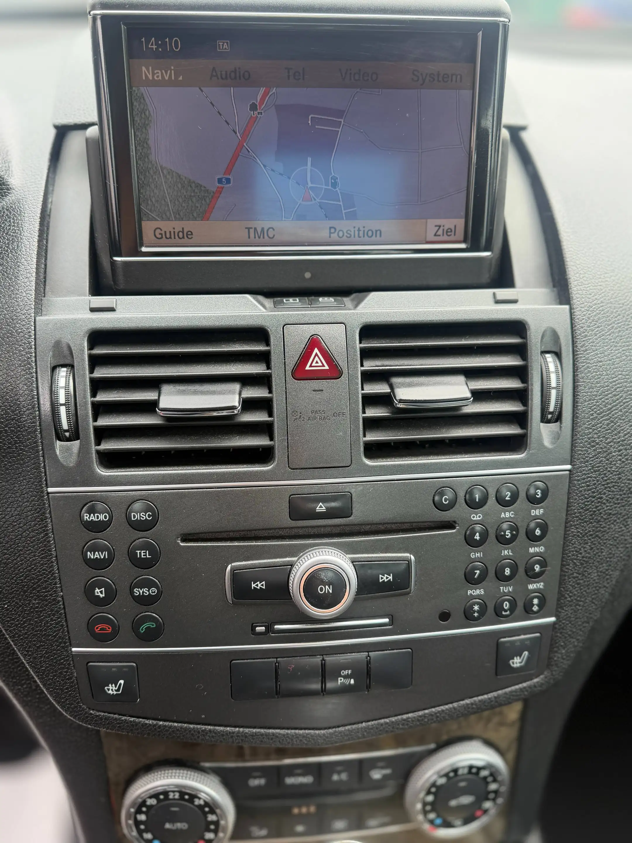 Mercedes-Benz C 300 AVANGARDE AMG Line — photo 11